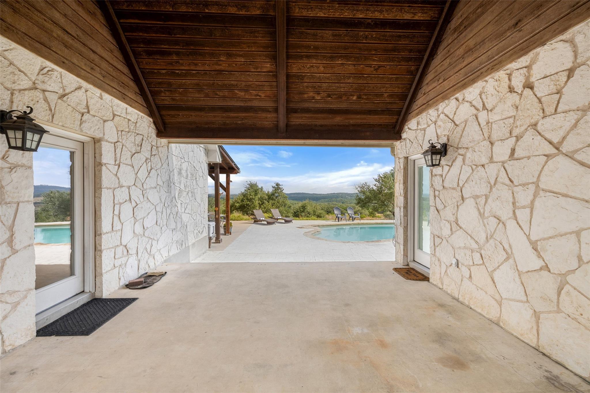 Image 25 of 39 For 3108 Rolling Hills Rd