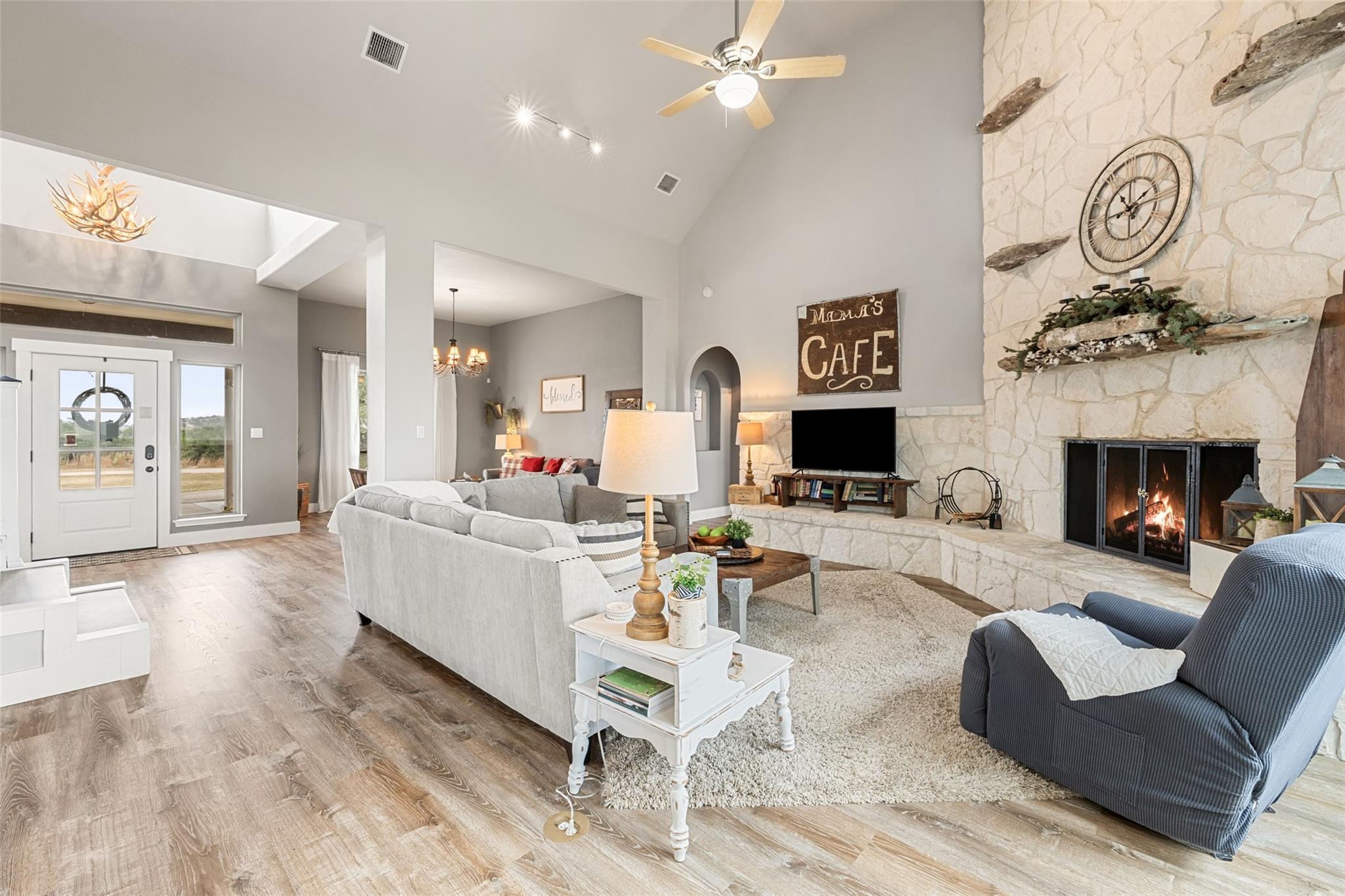 Image 7 of 39 For 3108 Rolling Hills Rd