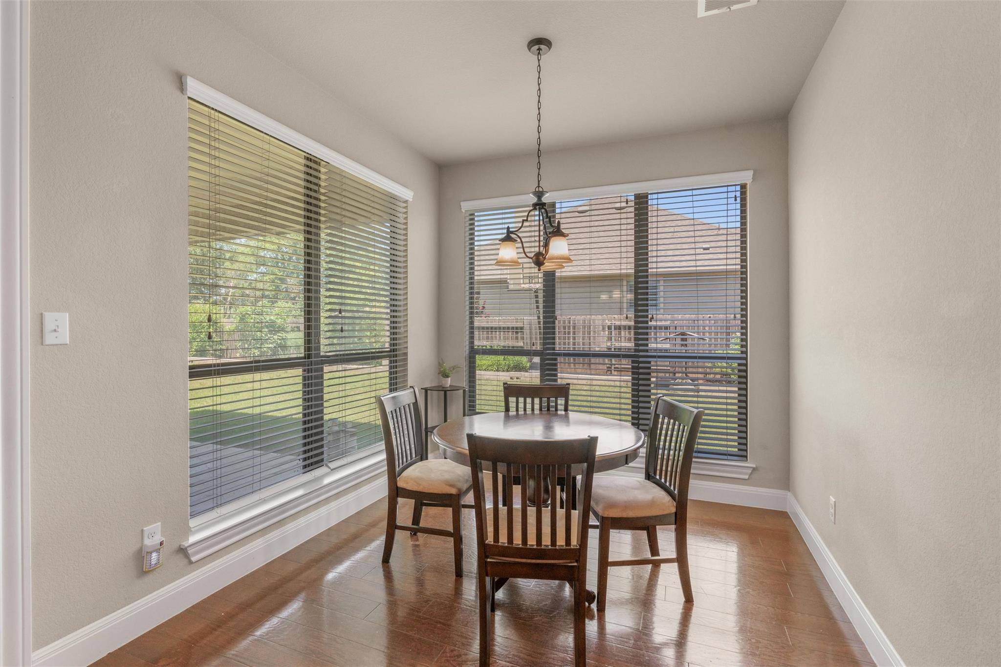 Image 14 of 40 For 2817 Bear Springs Trl