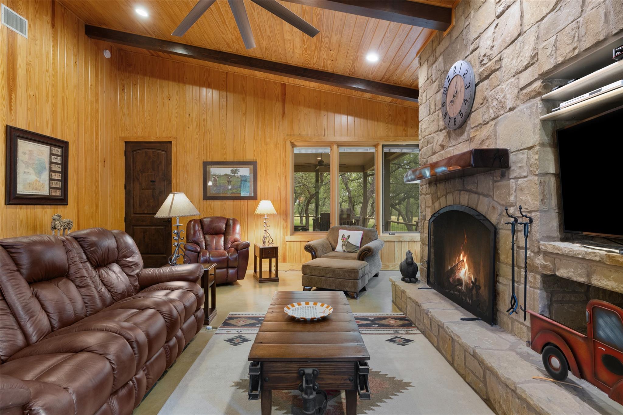 Image 16 of 36 For 1241 Sandy Oaks Ranch Rd