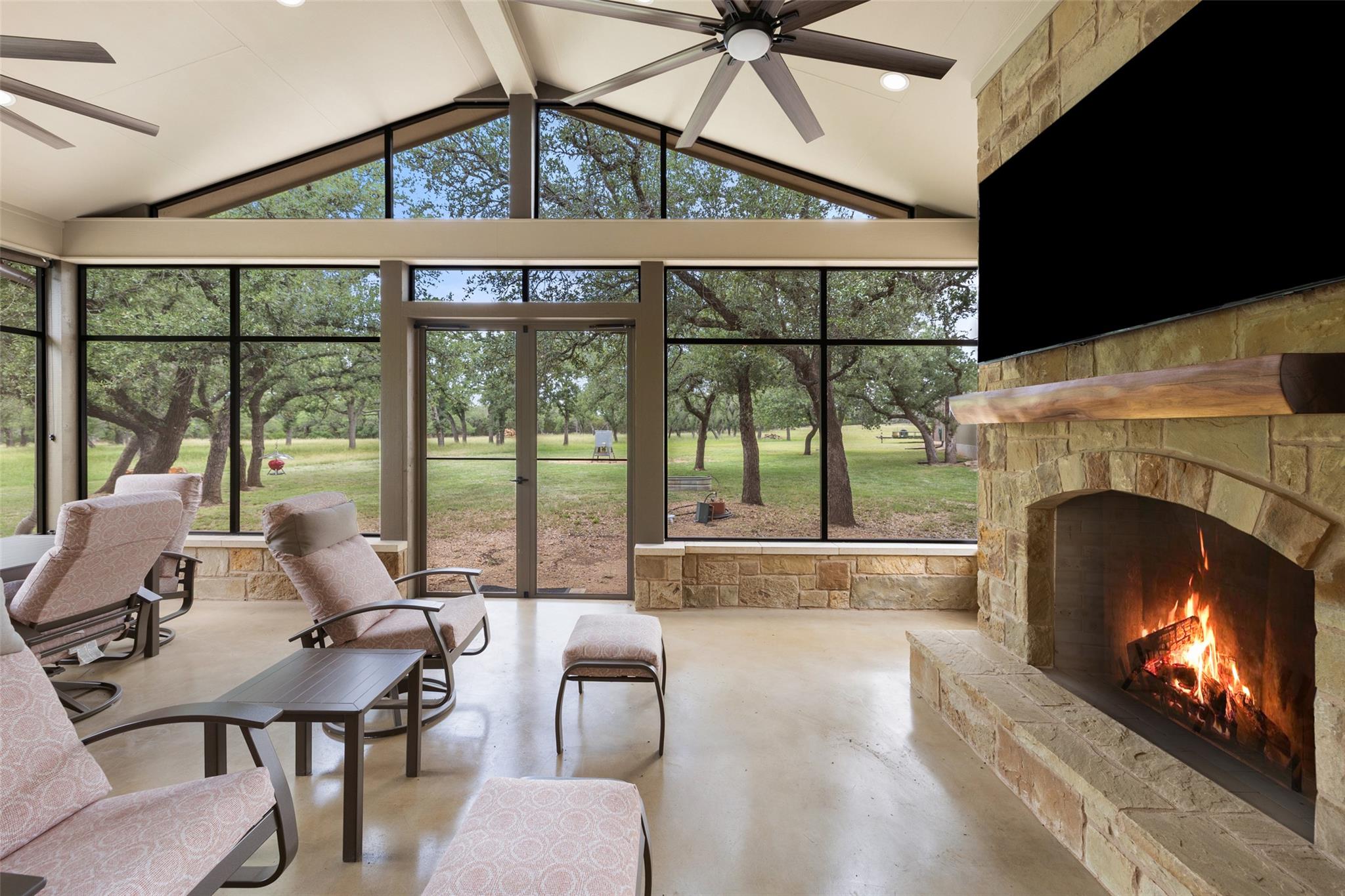 Image 5 of 36 For 1241 Sandy Oaks Ranch Rd