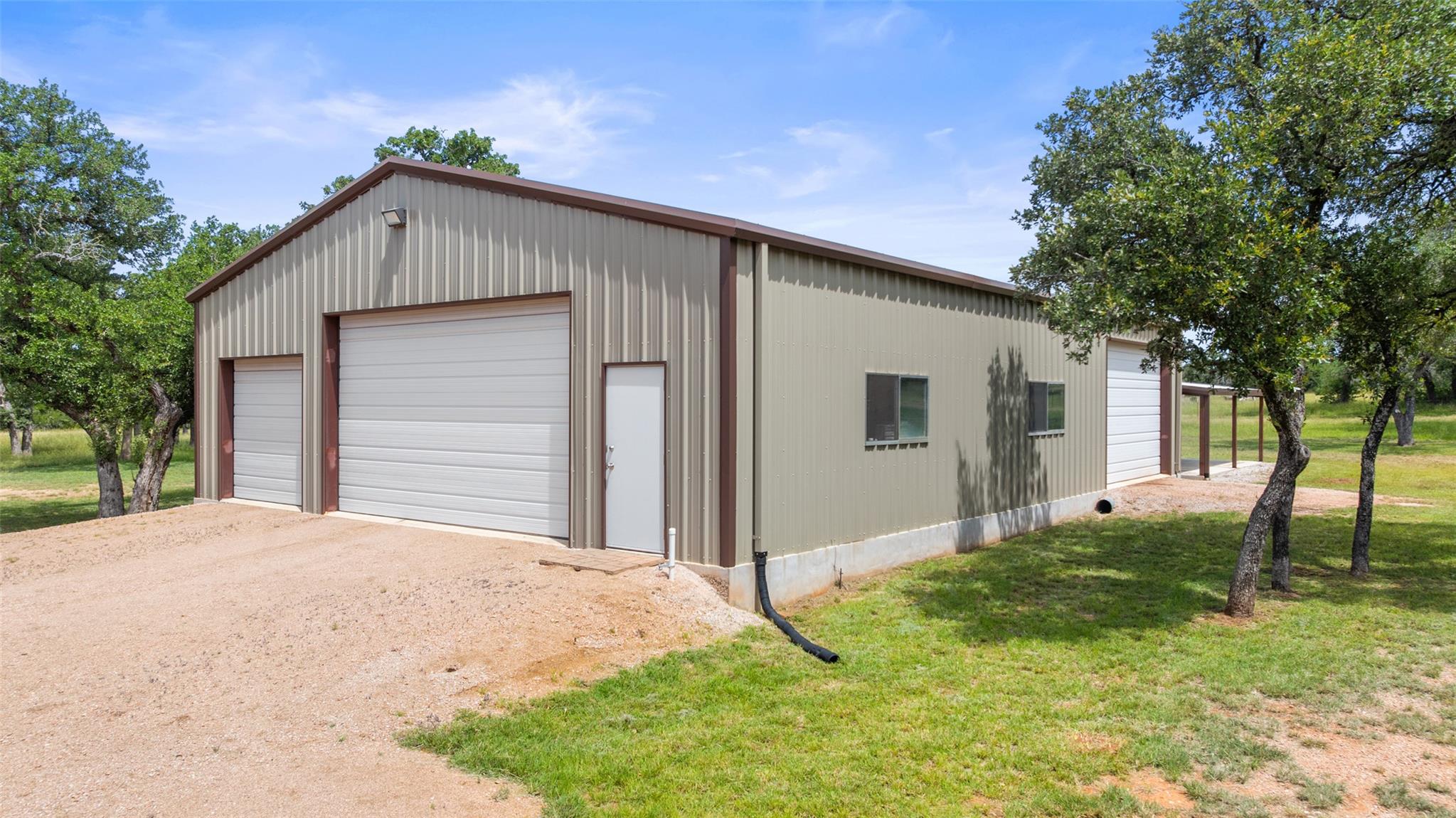 Image 6 of 36 For 1241 Sandy Oaks Ranch Rd