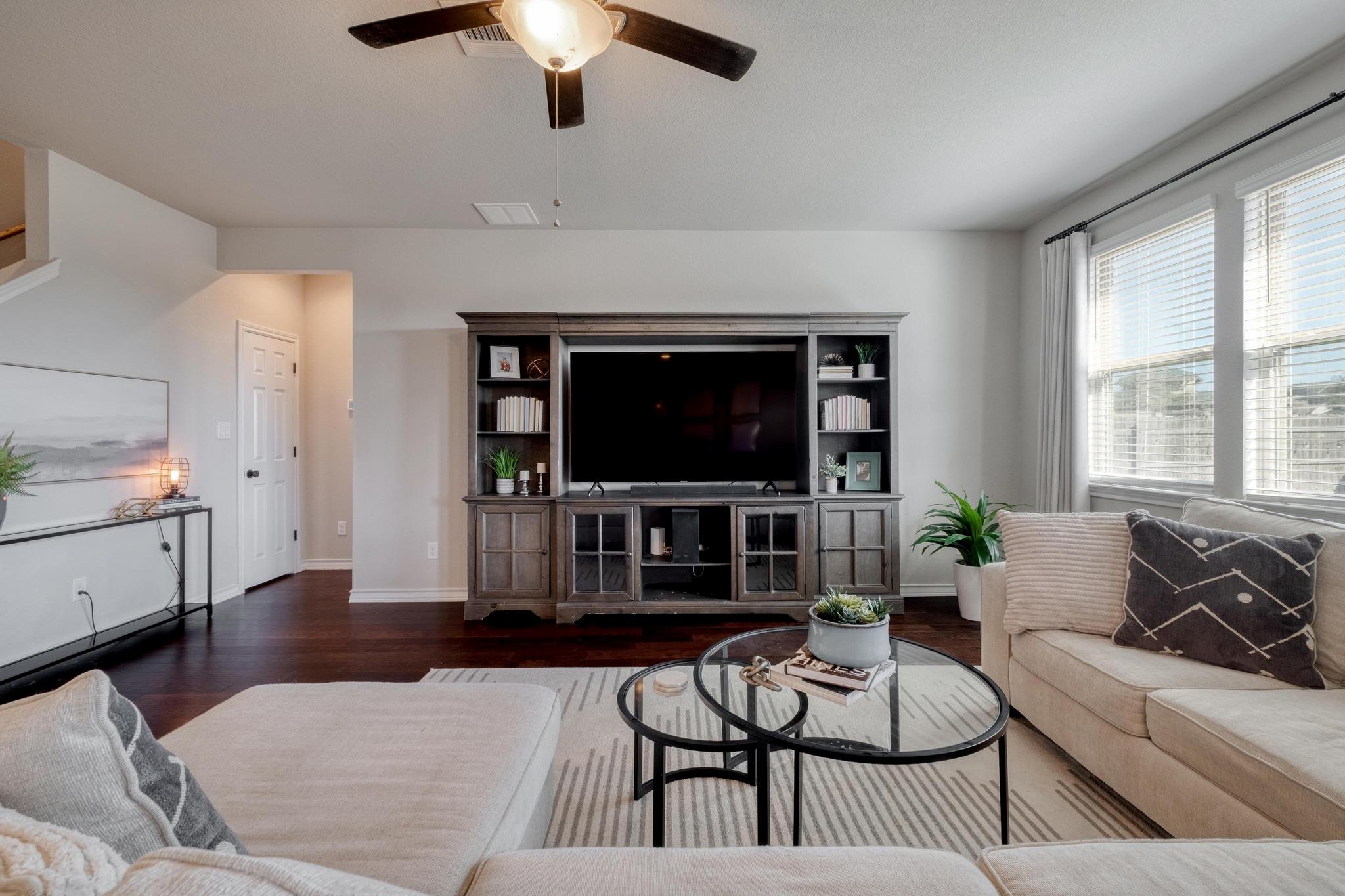 Image 5 of 35 For 6717 Catania Loop