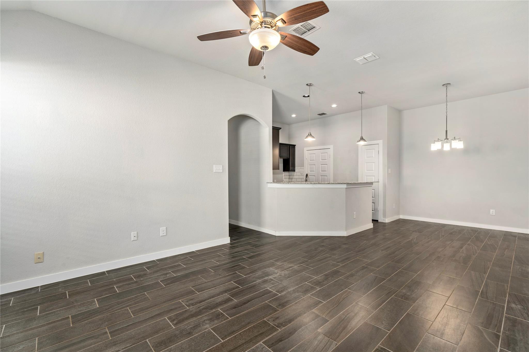 Image 10 of 26 For 334-338 Creekside Curve Curv