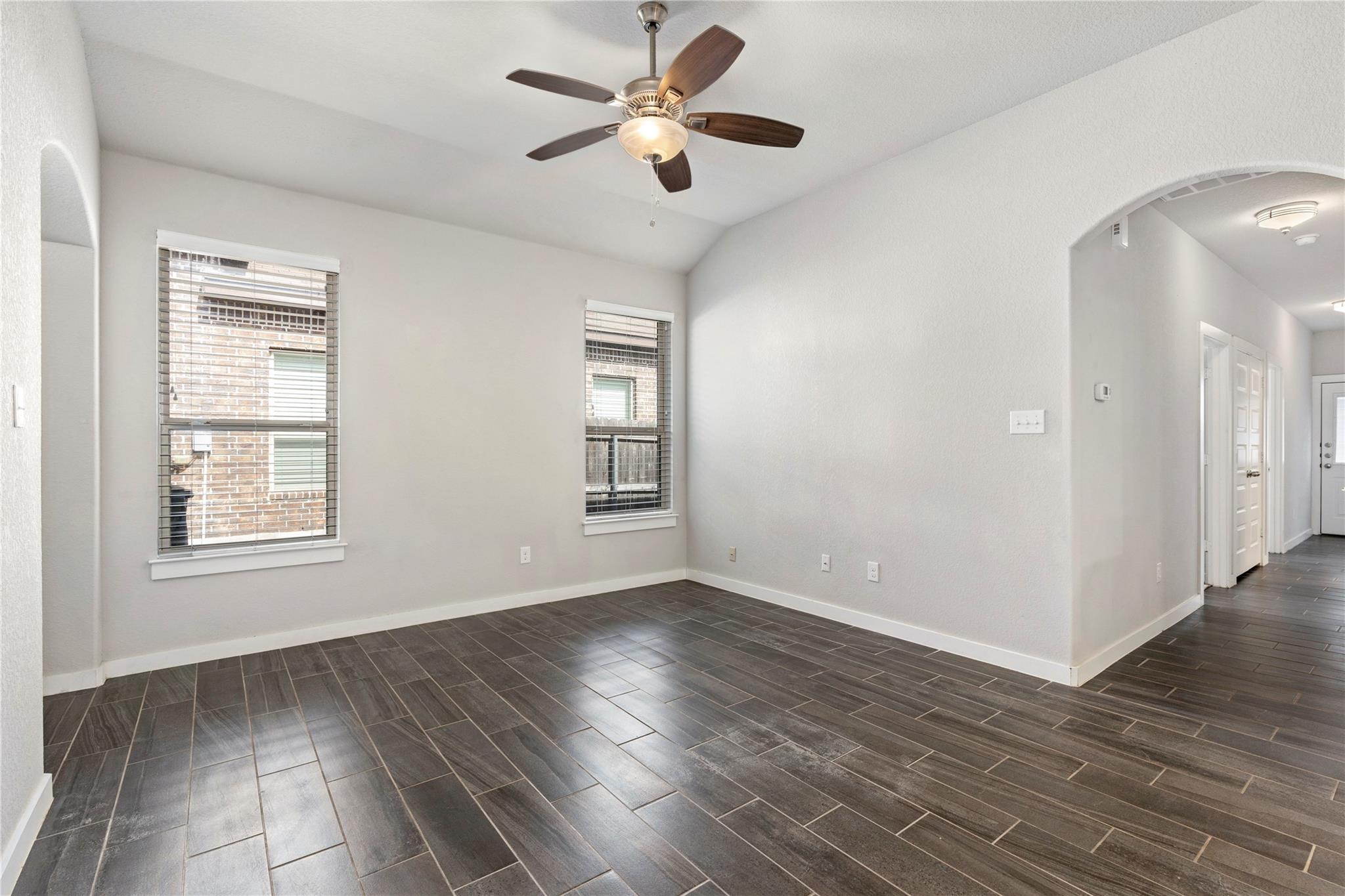 Image 11 of 26 For 334-338 Creekside Curve Curv