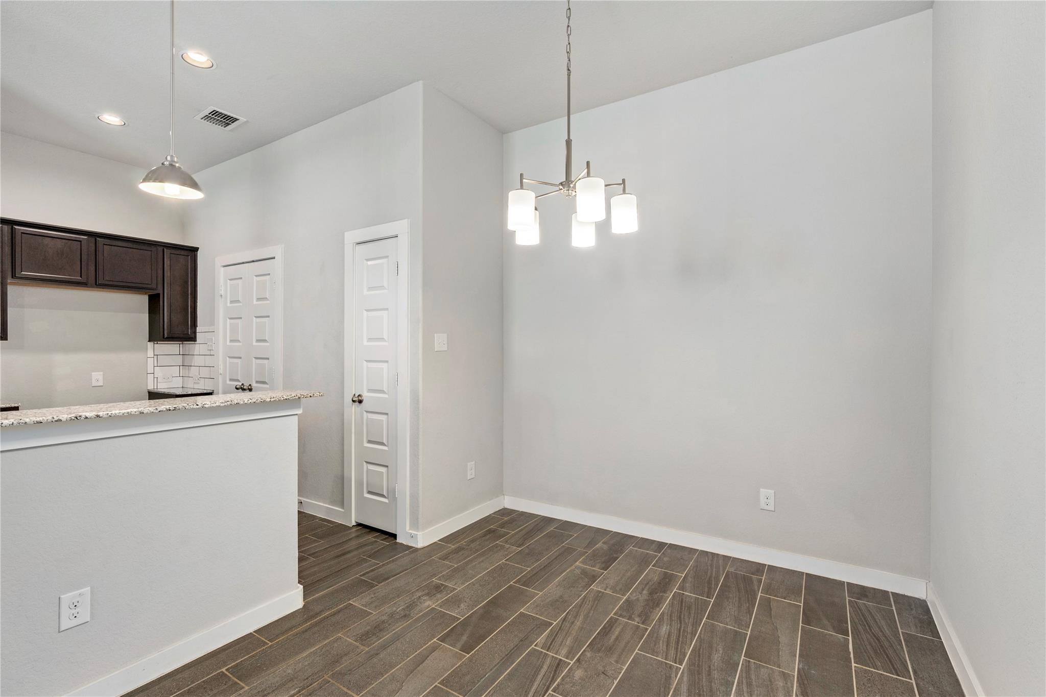 Image 14 of 26 For 334-338 Creekside Curve Curv