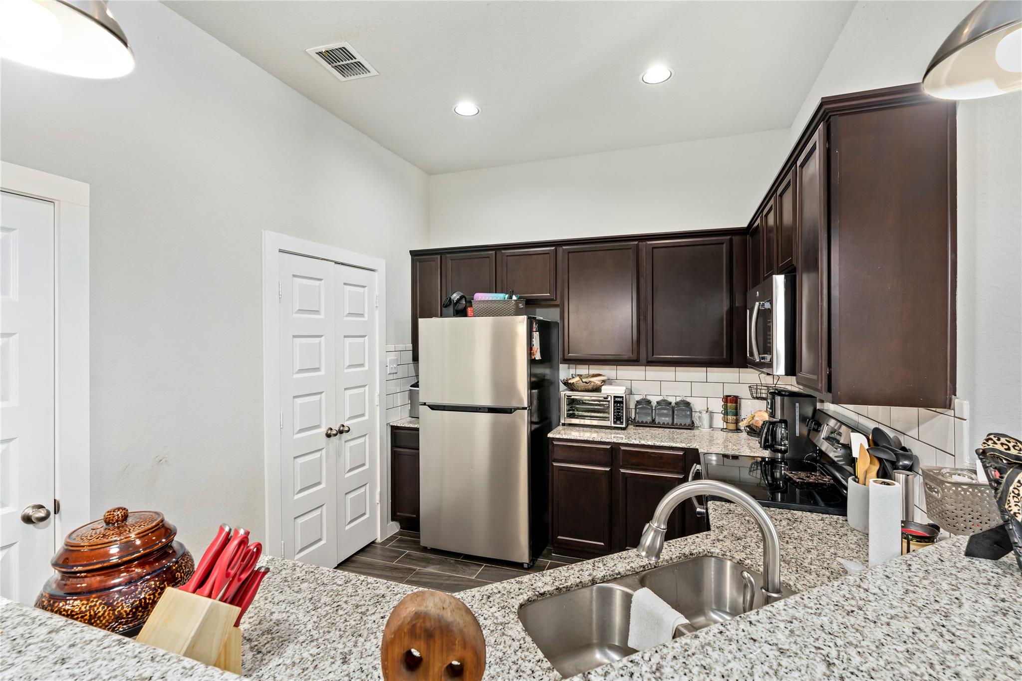 Image 15 of 26 For 334-338 Creekside Curve Curv