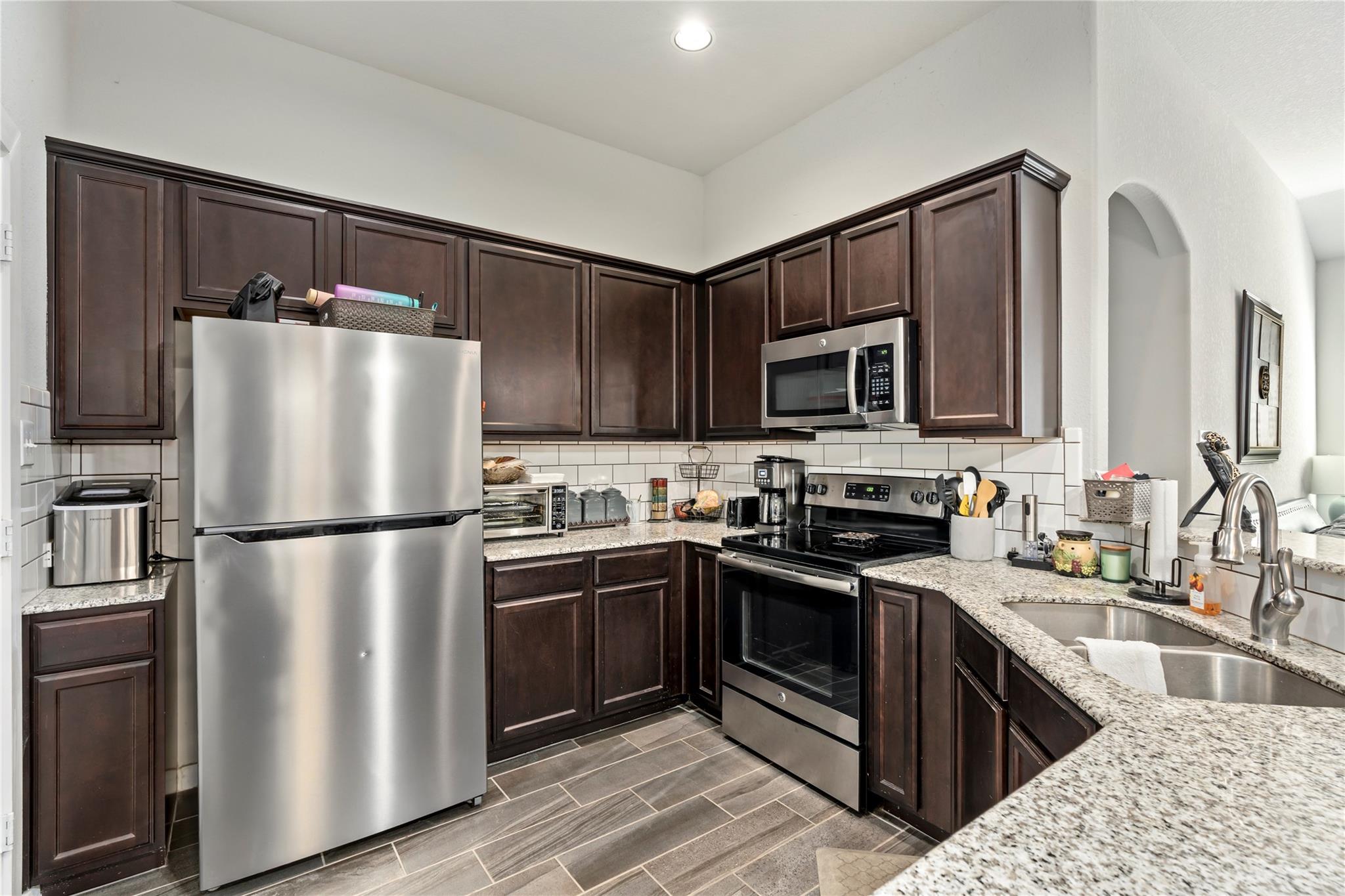 Image 17 of 26 For 334-338 Creekside Curve Curv