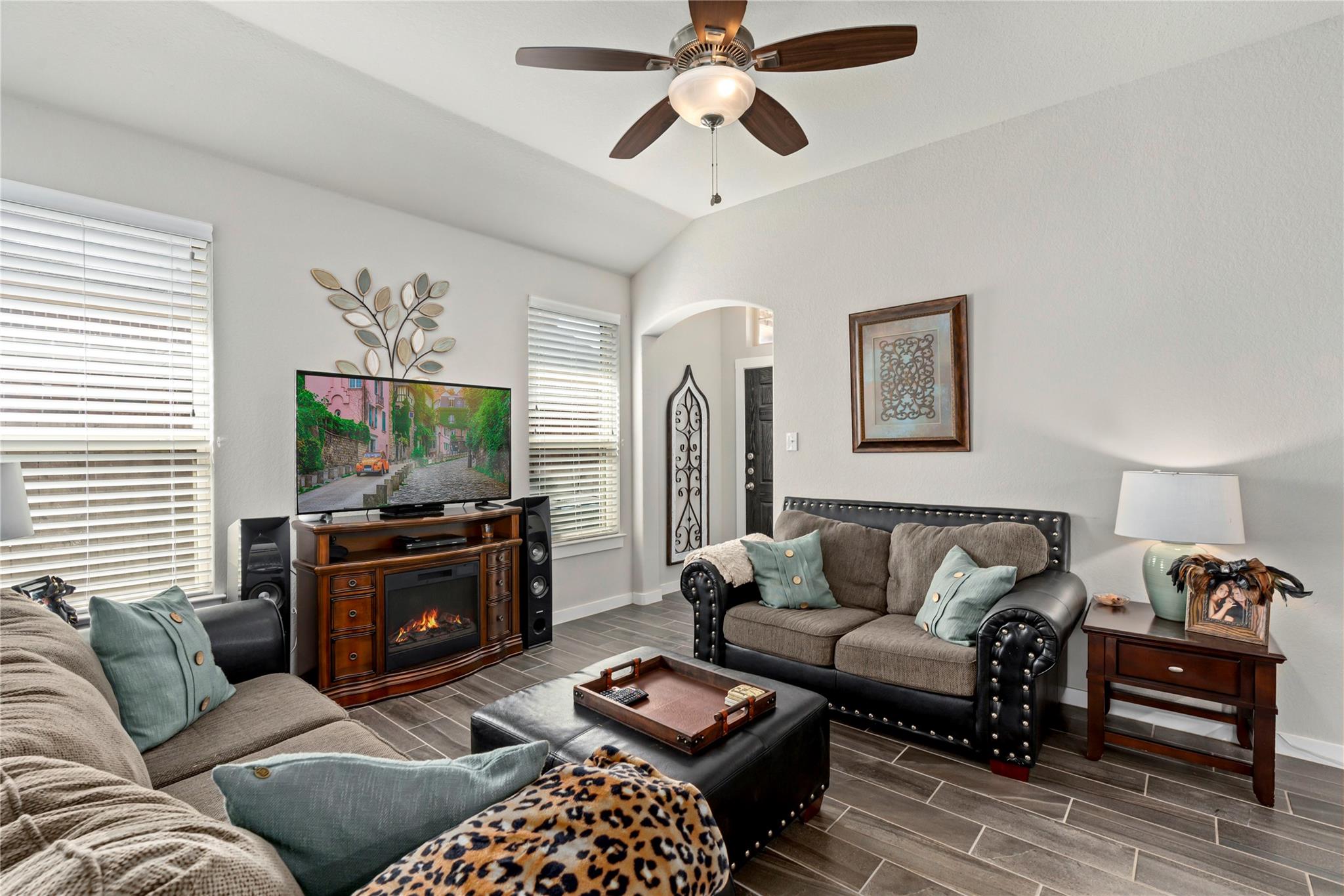 Image 19 of 26 For 334-338 Creekside Curve Curv