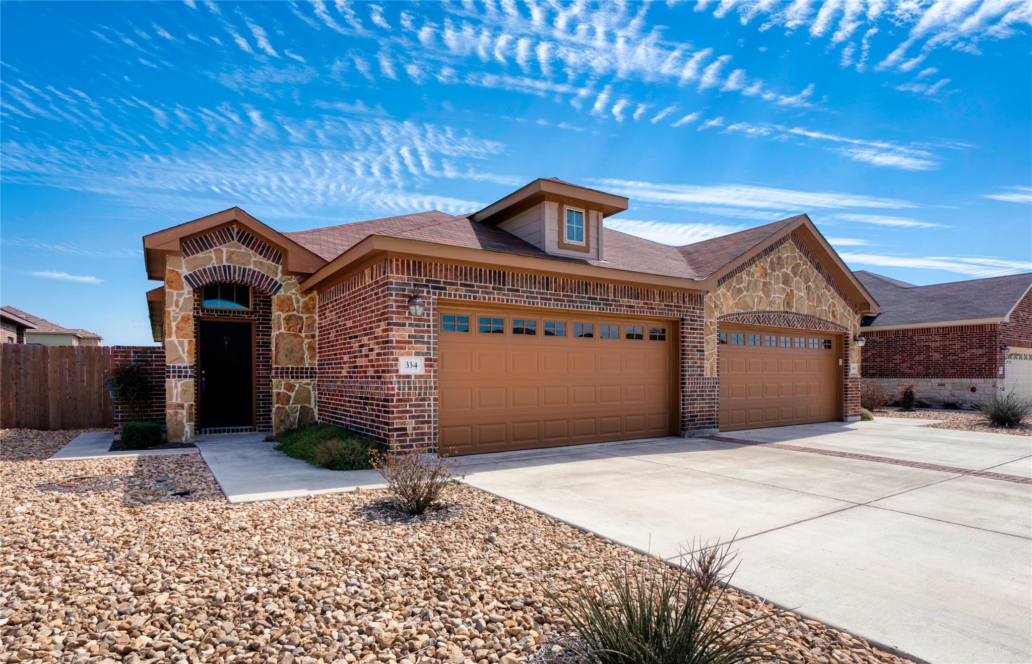 Image 2 of 26 For 334-338 Creekside Curve Curv