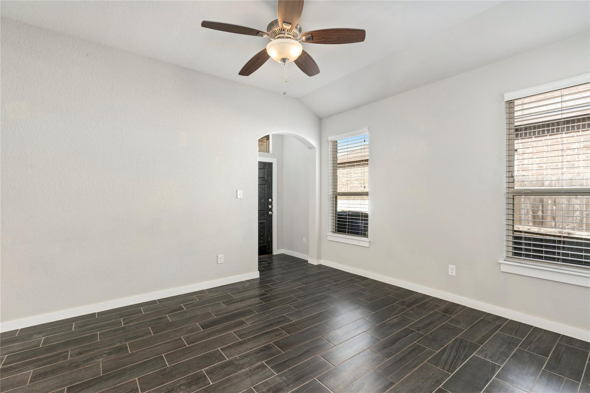 Image 20 of 26 For 334-338 Creekside Curve Curv