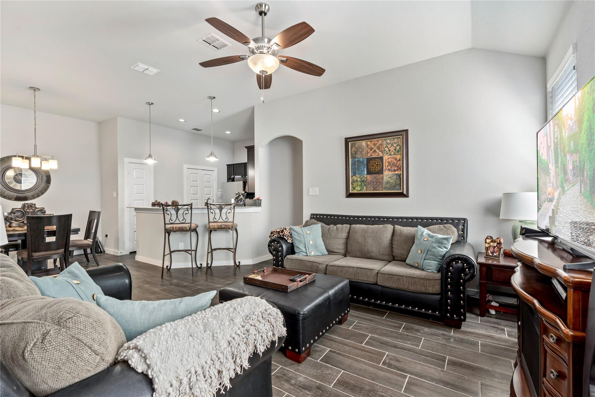 Image 5 of 26 For 334-338 Creekside Curve Curv