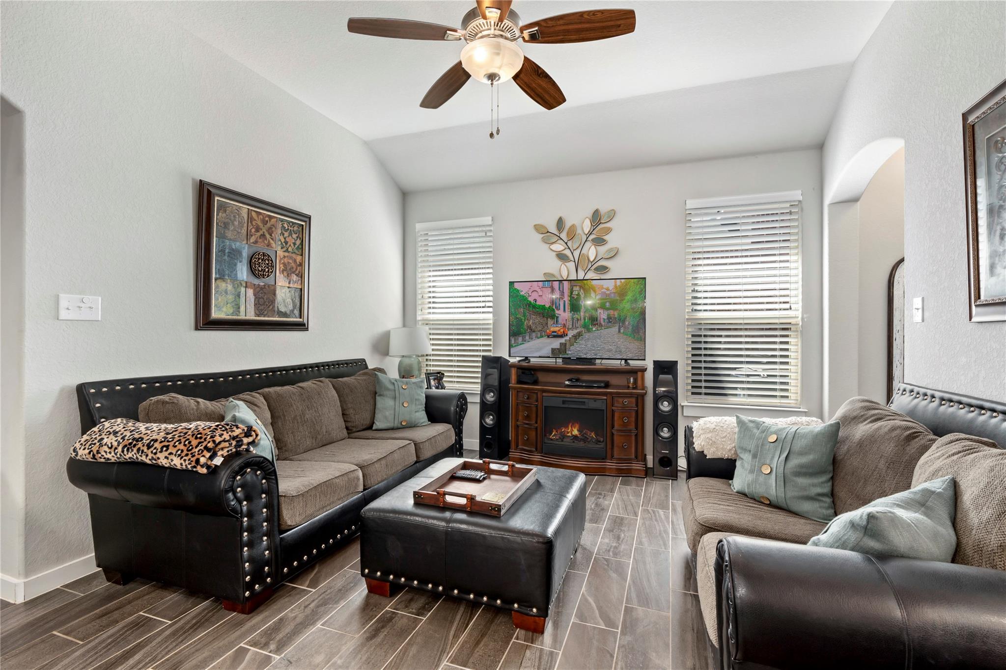 Image 6 of 26 For 334-338 Creekside Curve Curv