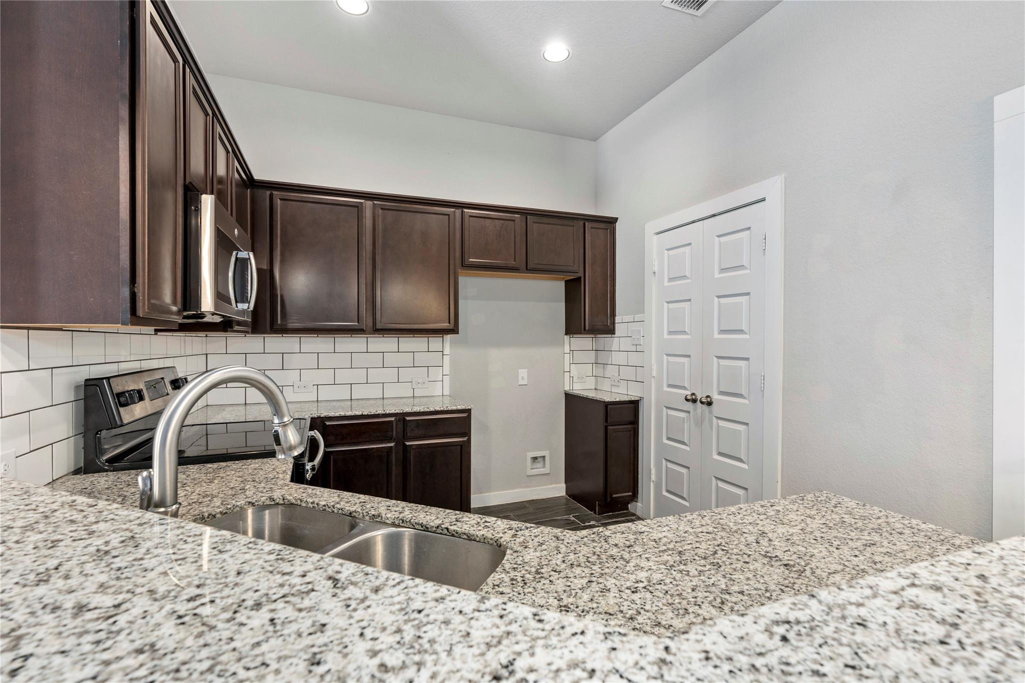 Image 7 of 26 For 334-338 Creekside Curve Curv