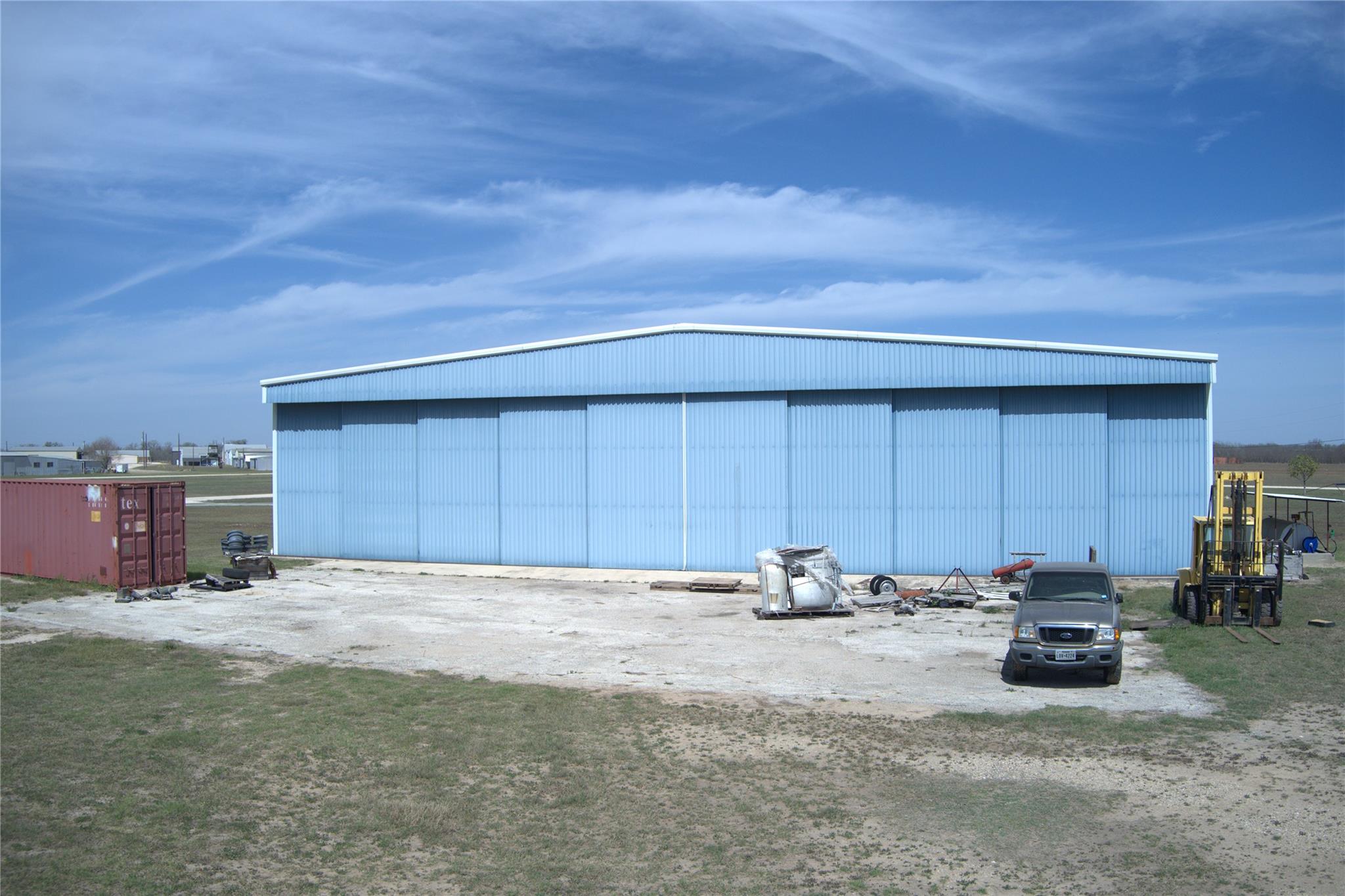 Image 4 of 10 For 305 Windsock Ln