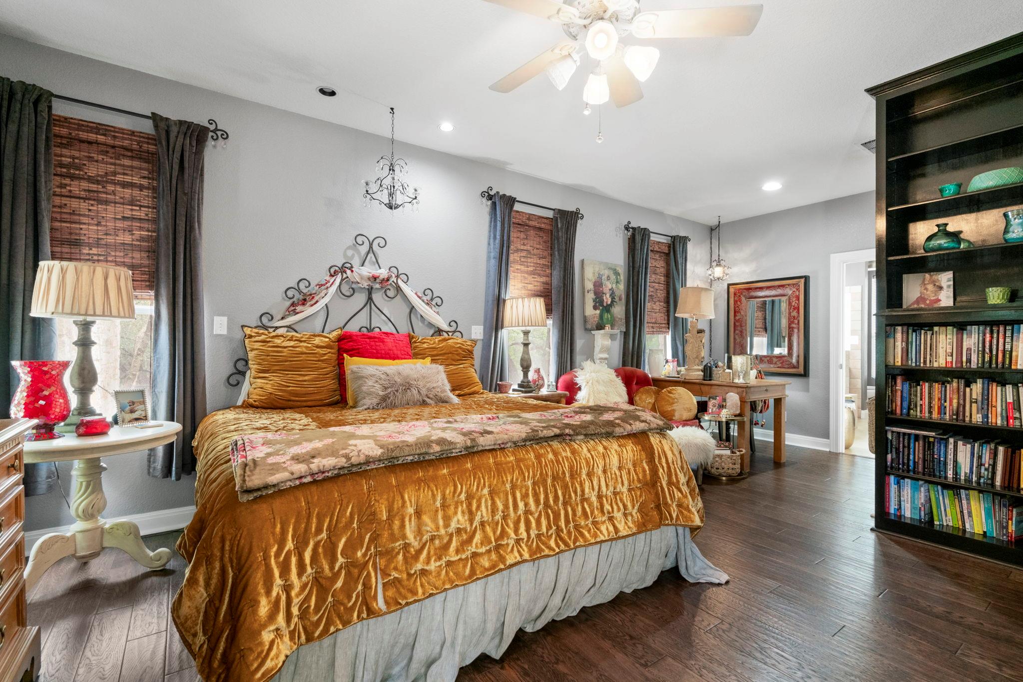 Image 18 of 40 For 10921 Long Branch Dr