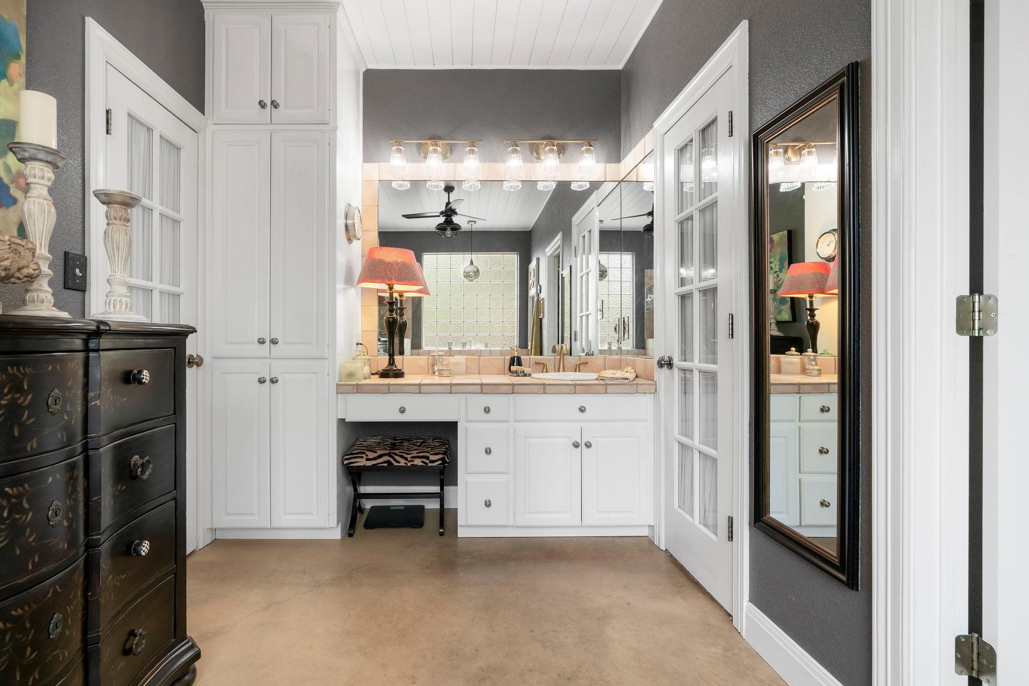 Image 20 of 40 For 10921 Long Branch Dr