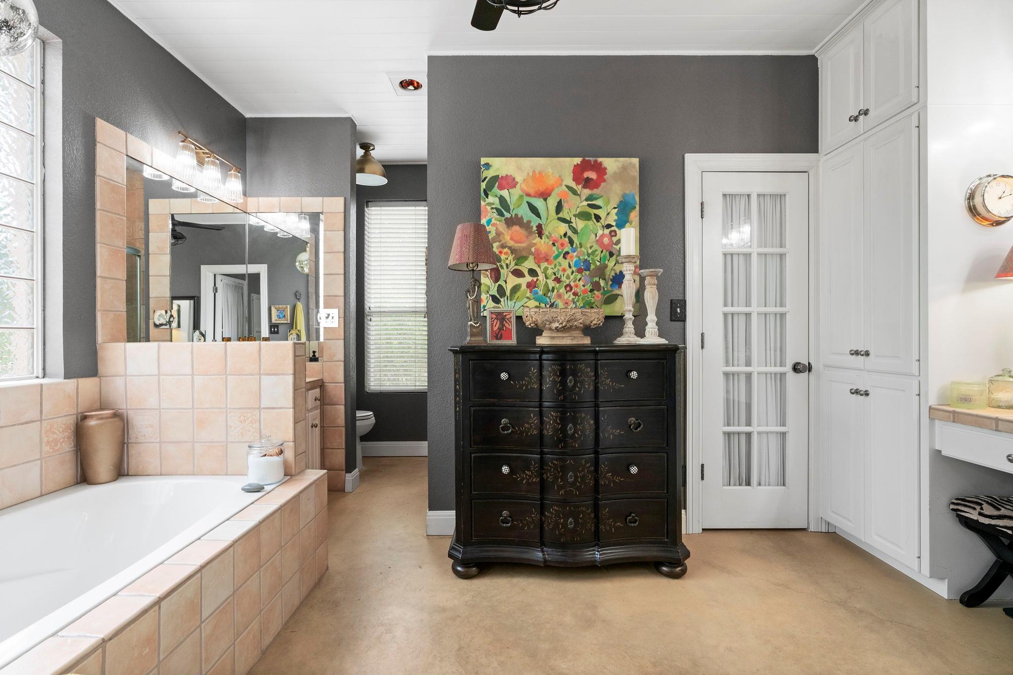 Image 21 of 40 For 10921 Long Branch Dr