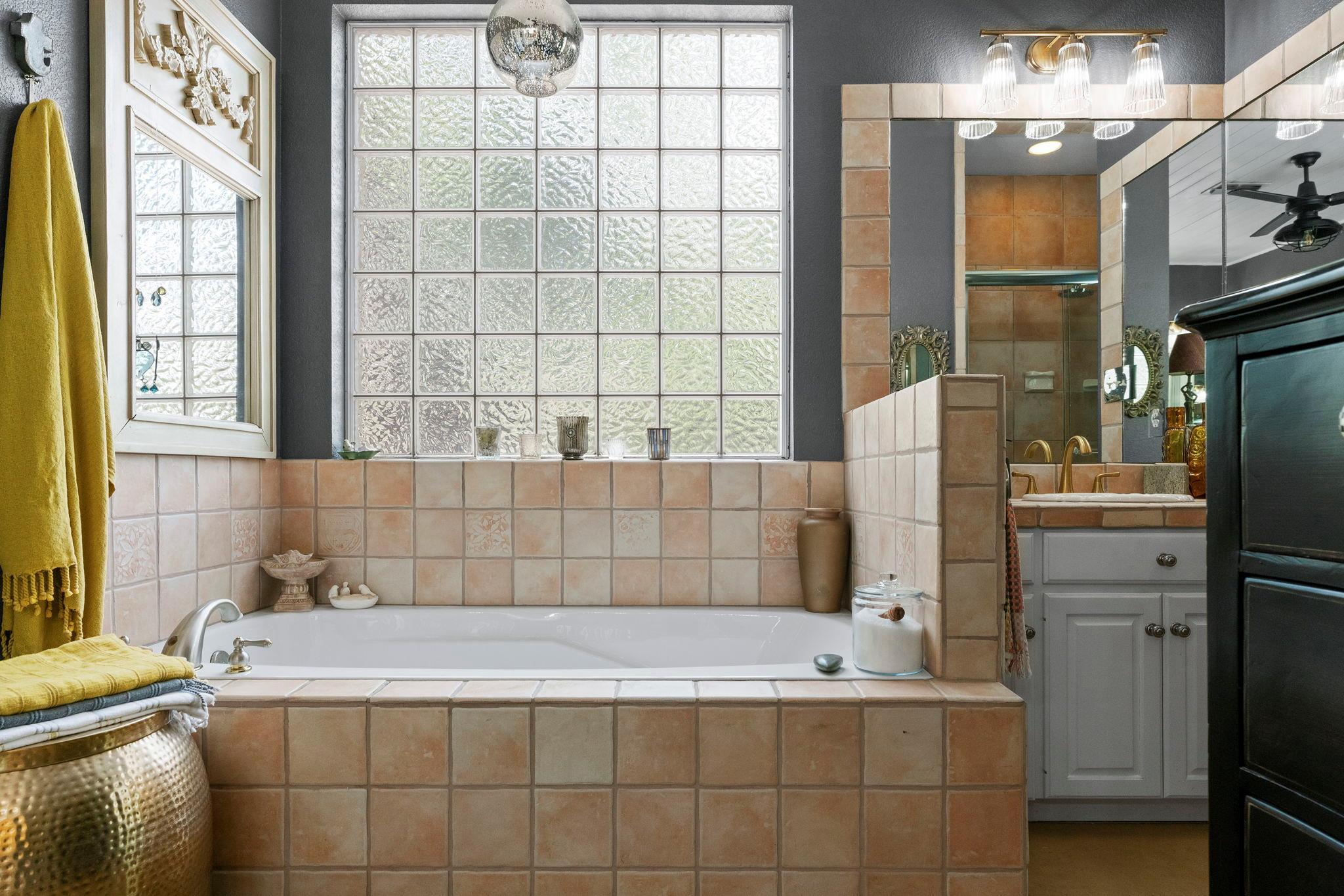 Image 23 of 40 For 10921 Long Branch Dr