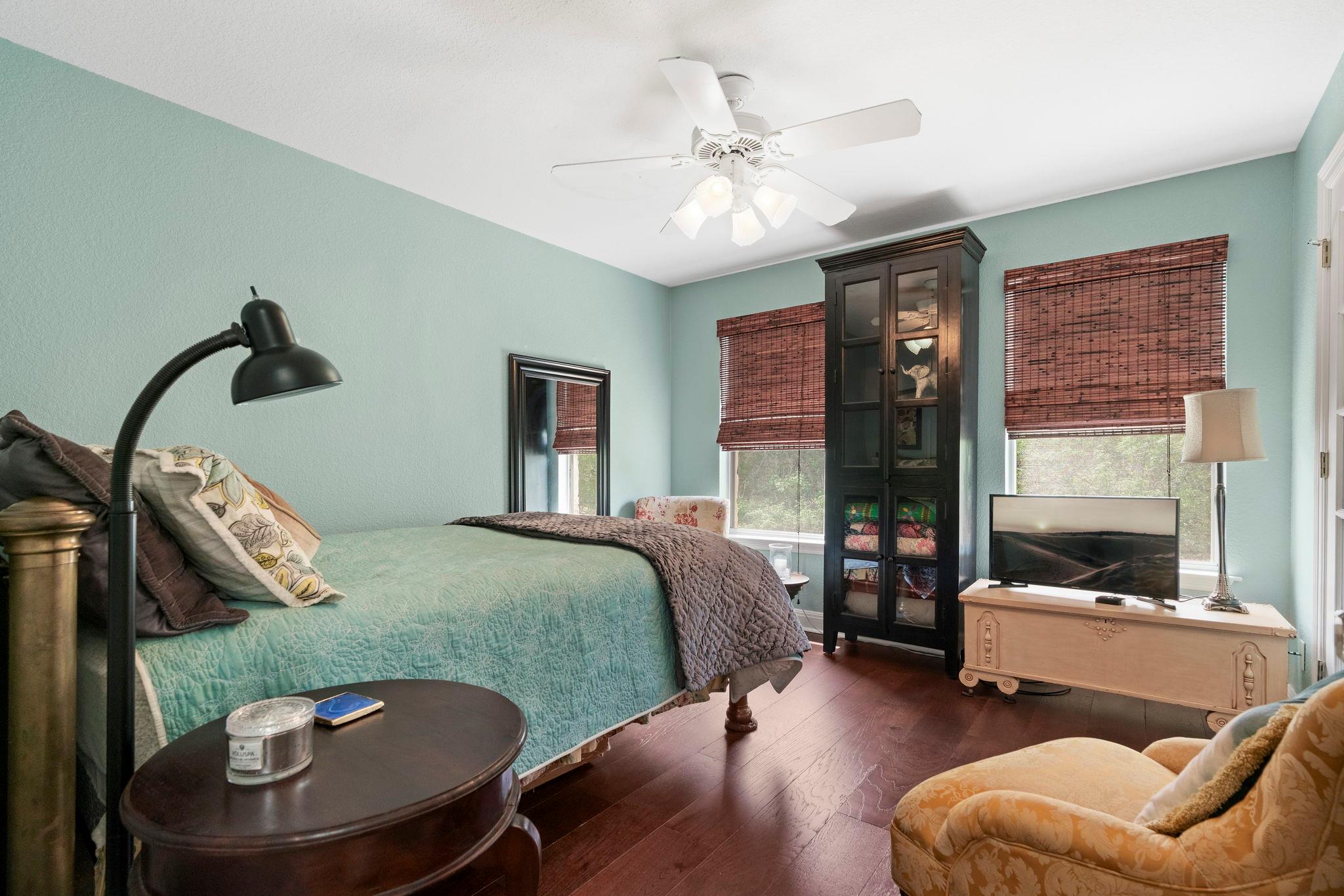 Image 28 of 40 For 10921 Long Branch Dr