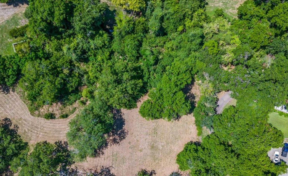 Image 4 of 7 For 8 Hampton Dr