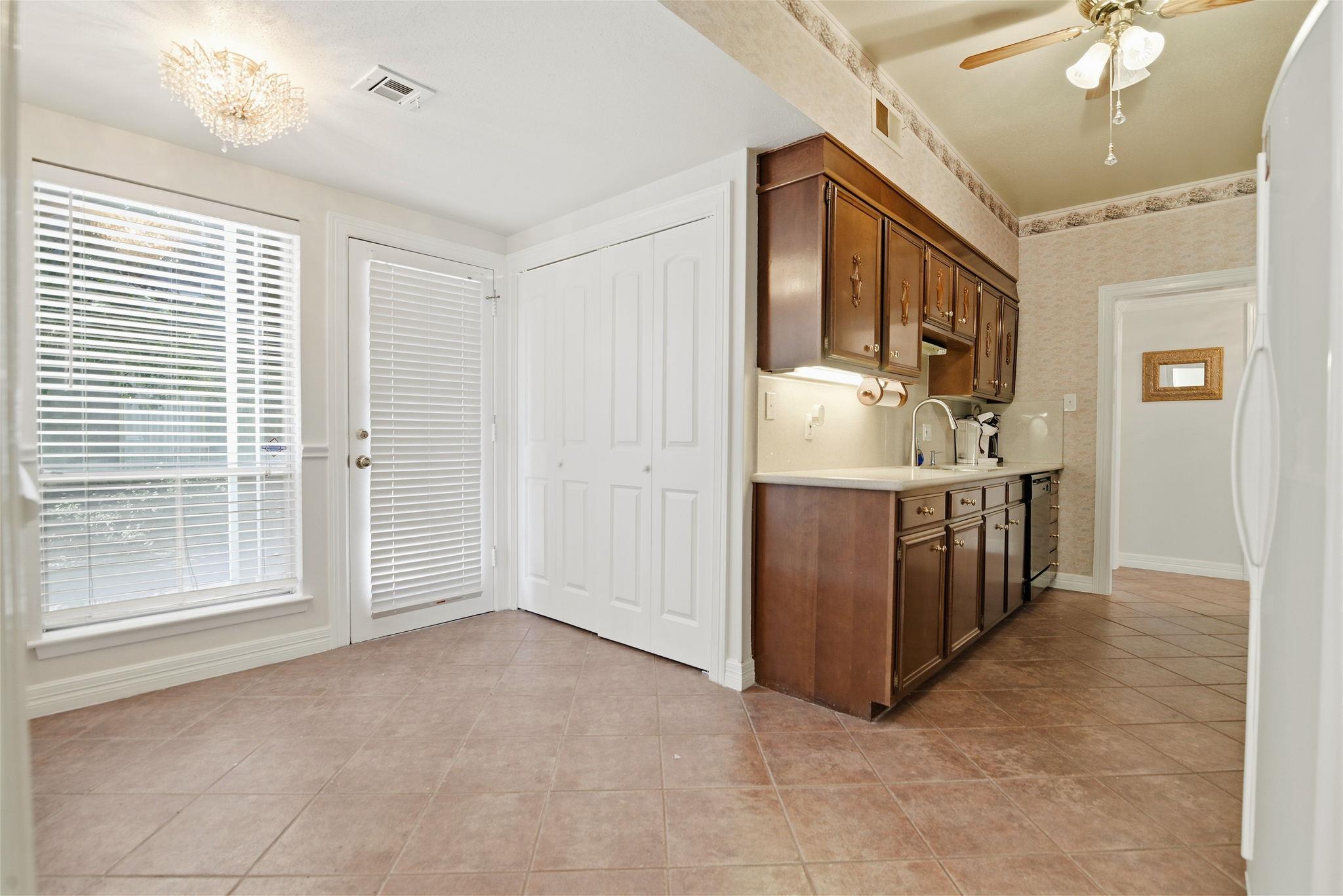 Image 9 of 18 For 3678 Hidden Dr 1702