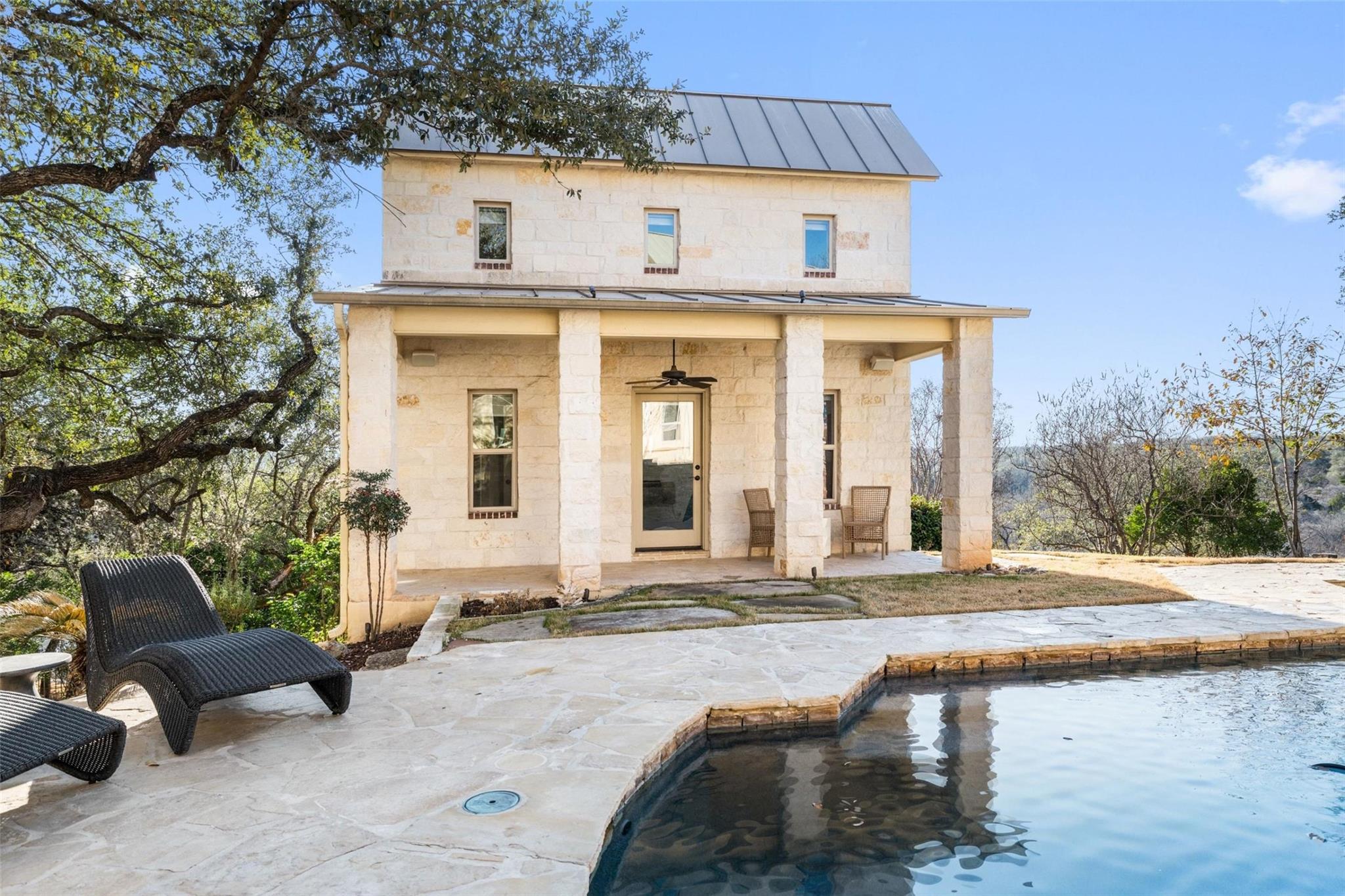 Image 37 of 40 For 954 Riverforest Dr