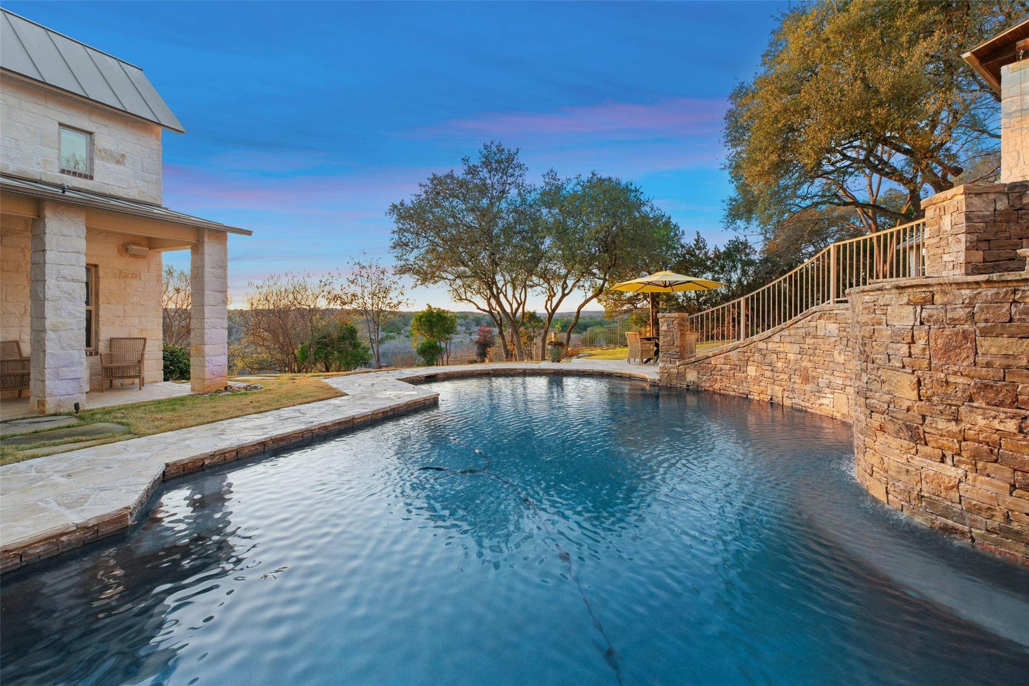 Image 5 of 40 For 954 Riverforest Dr