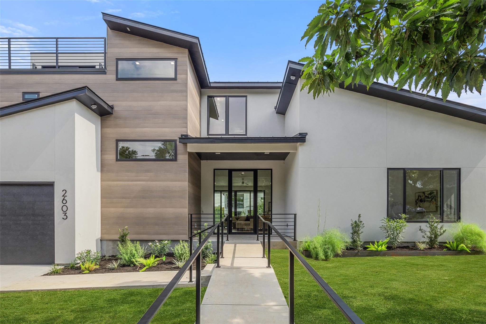 Image 2 of 40 For 2603 Rockingham Dr