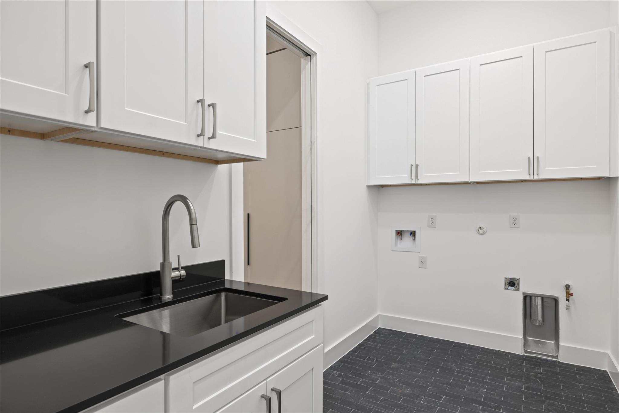 Image 23 of 40 For 2603 Rockingham Dr