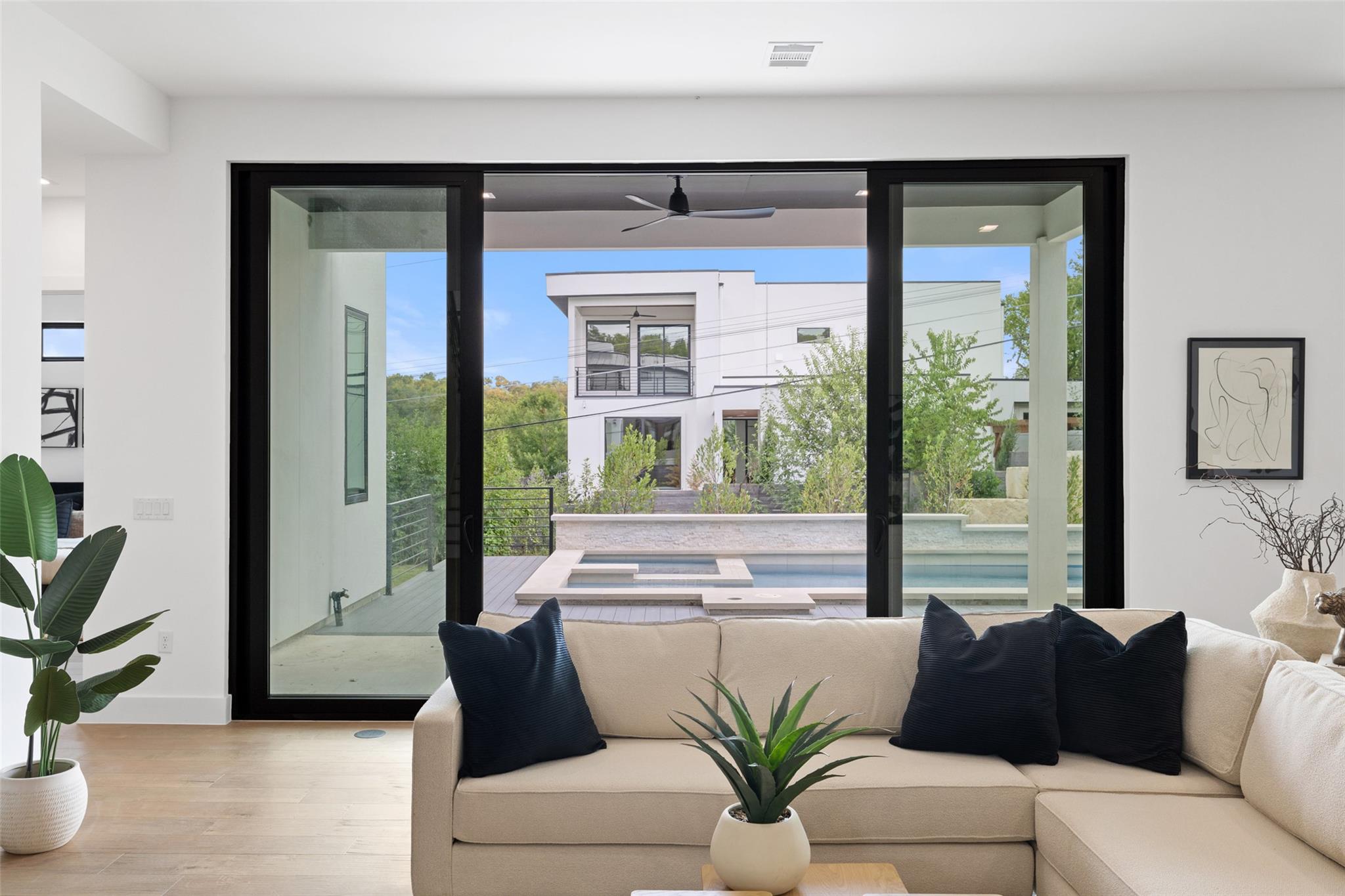 Image 4 of 40 For 2603 Rockingham Dr