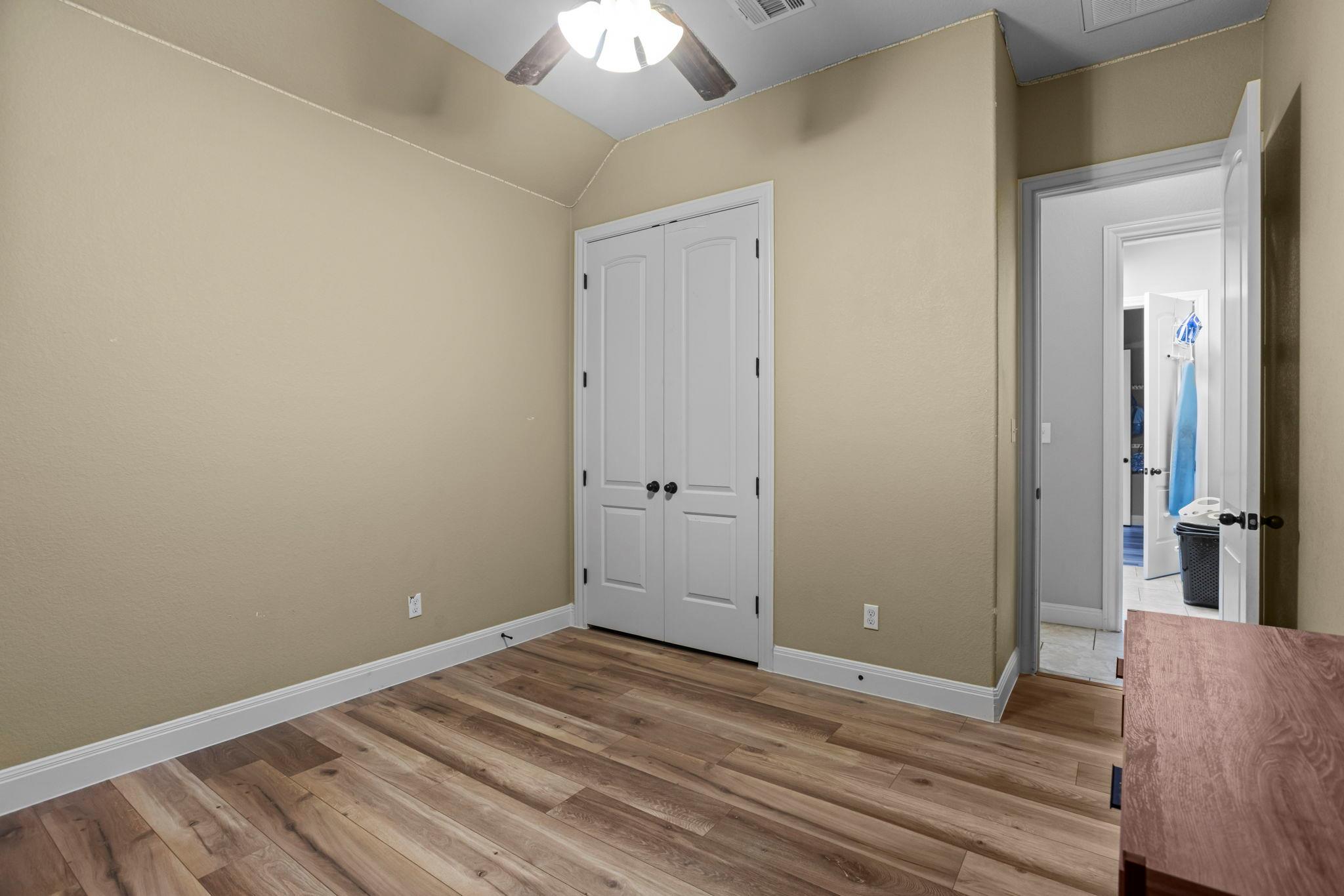 Image 29 of 40 For 12716 Bismark Dr