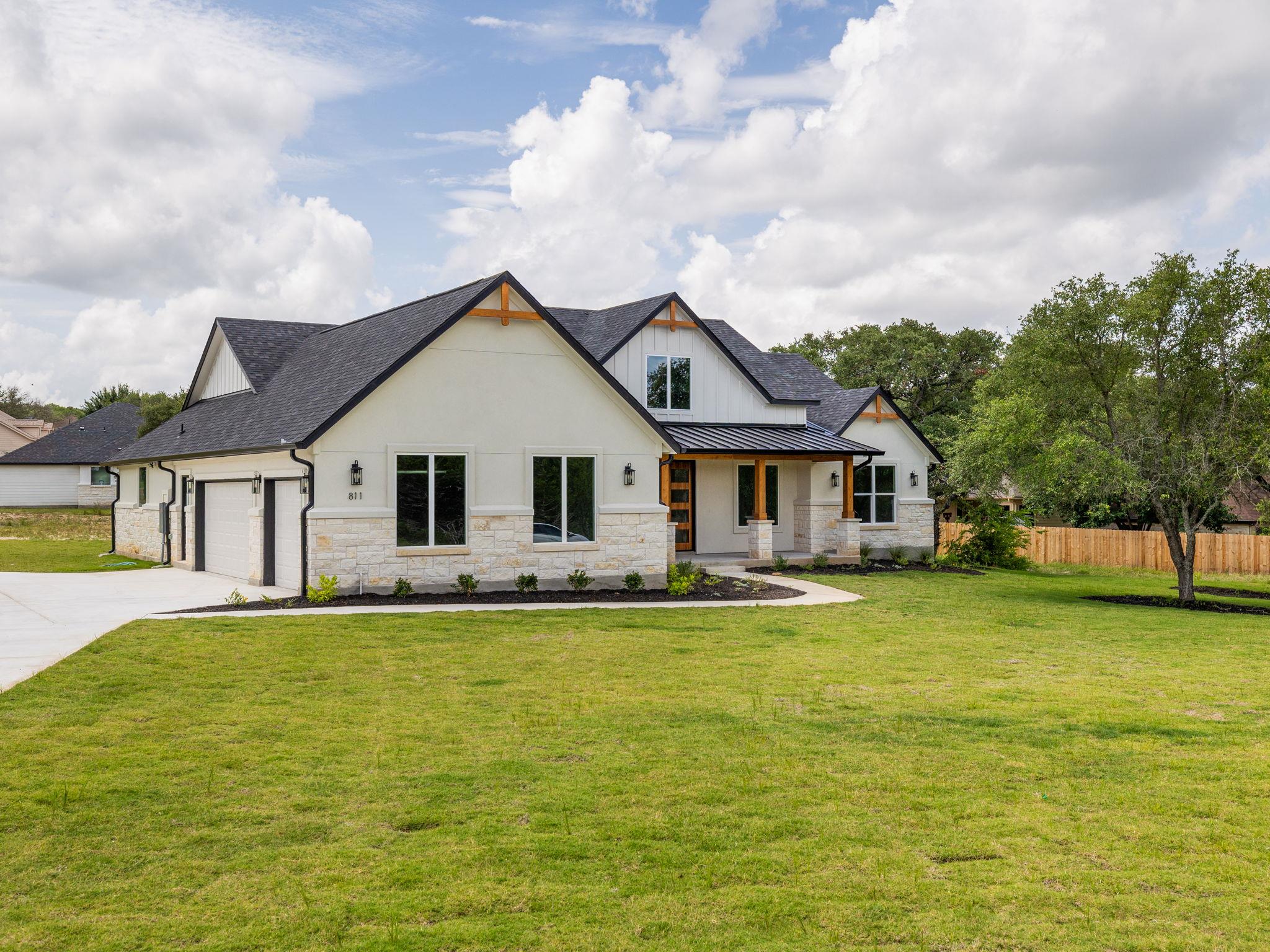 Image 3 of 40 For 811 County Road 200