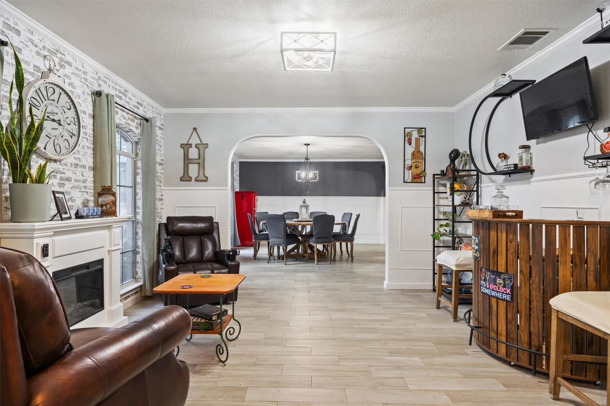 Image 18 of 40 For 1216 Honeysuckle Dr