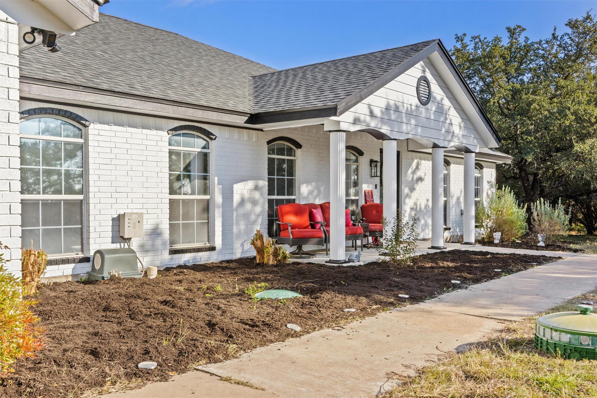 Image 2 of 40 For 1216 Honeysuckle Dr