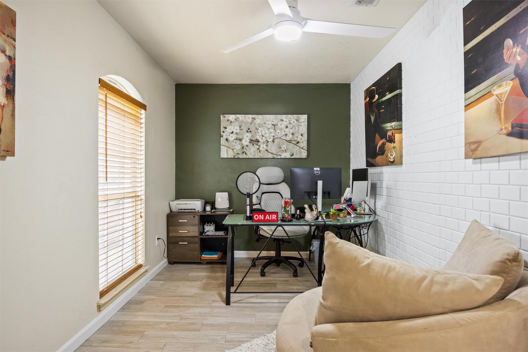 Image 21 of 40 For 1216 Honeysuckle Dr