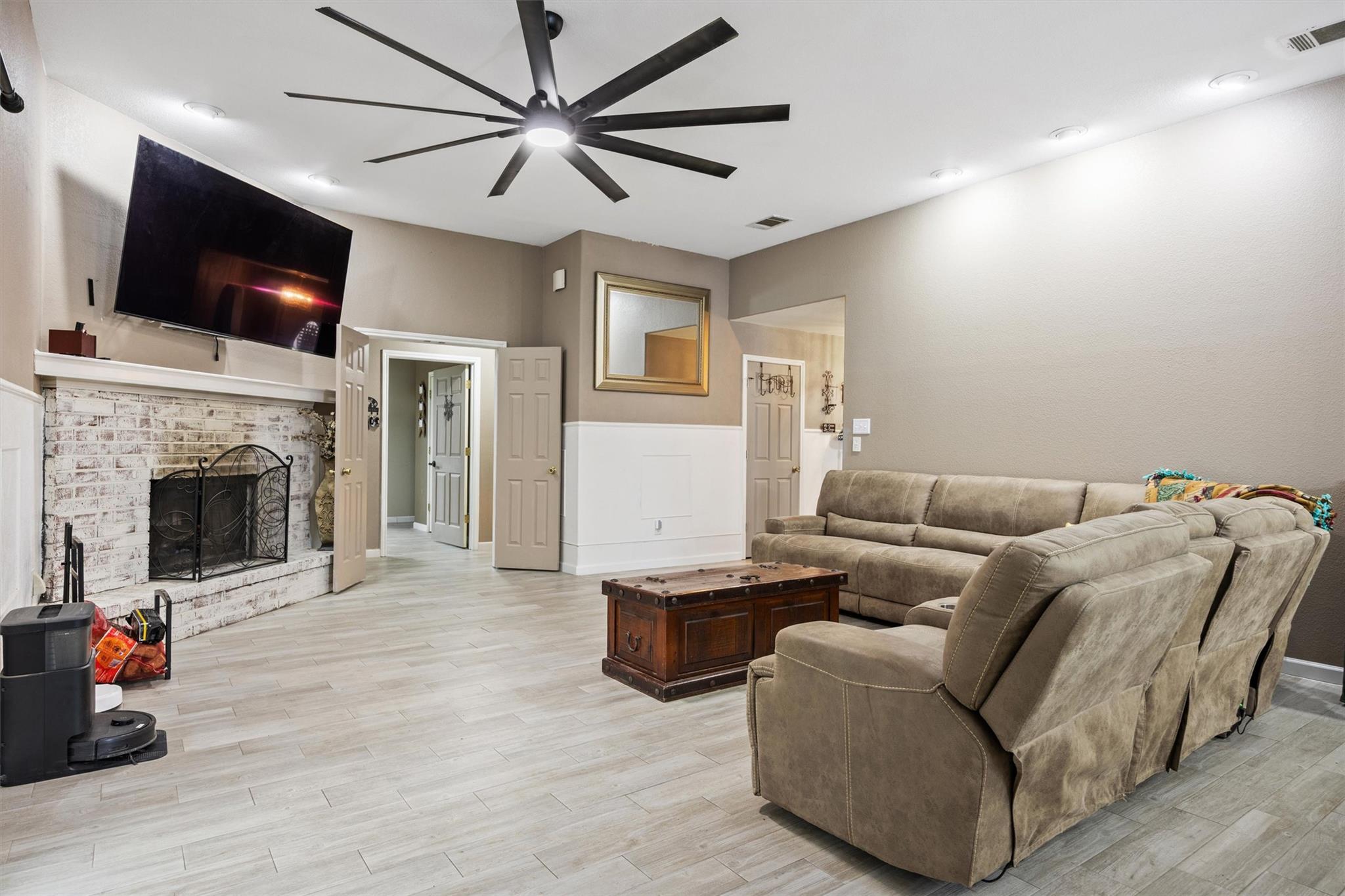 Image 3 of 40 For 1216 Honeysuckle Dr