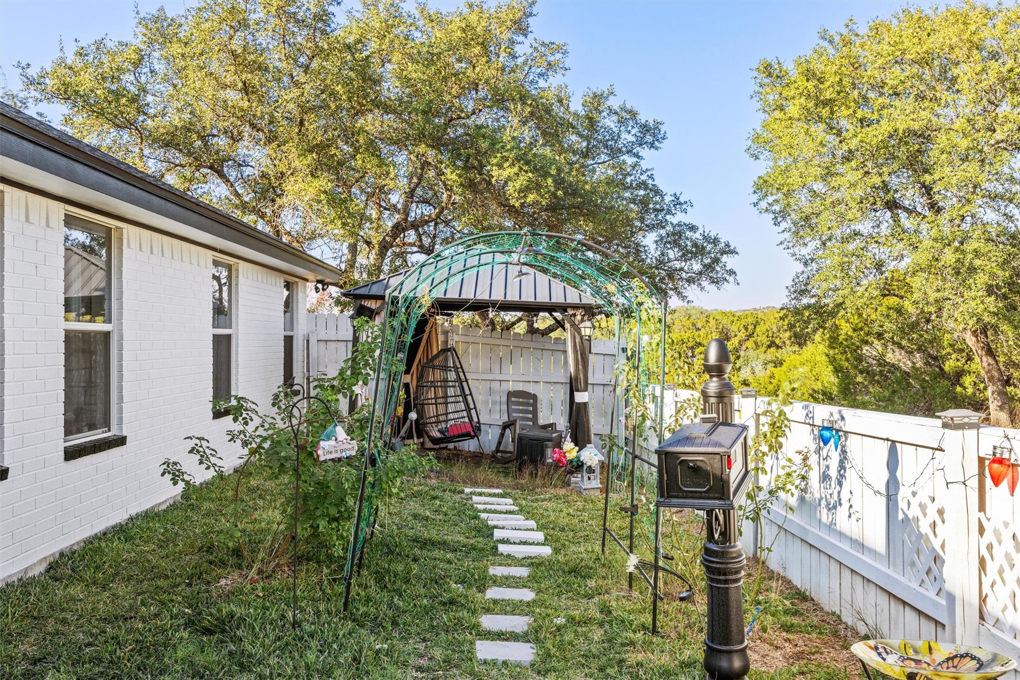 Image 30 of 40 For 1216 Honeysuckle Dr