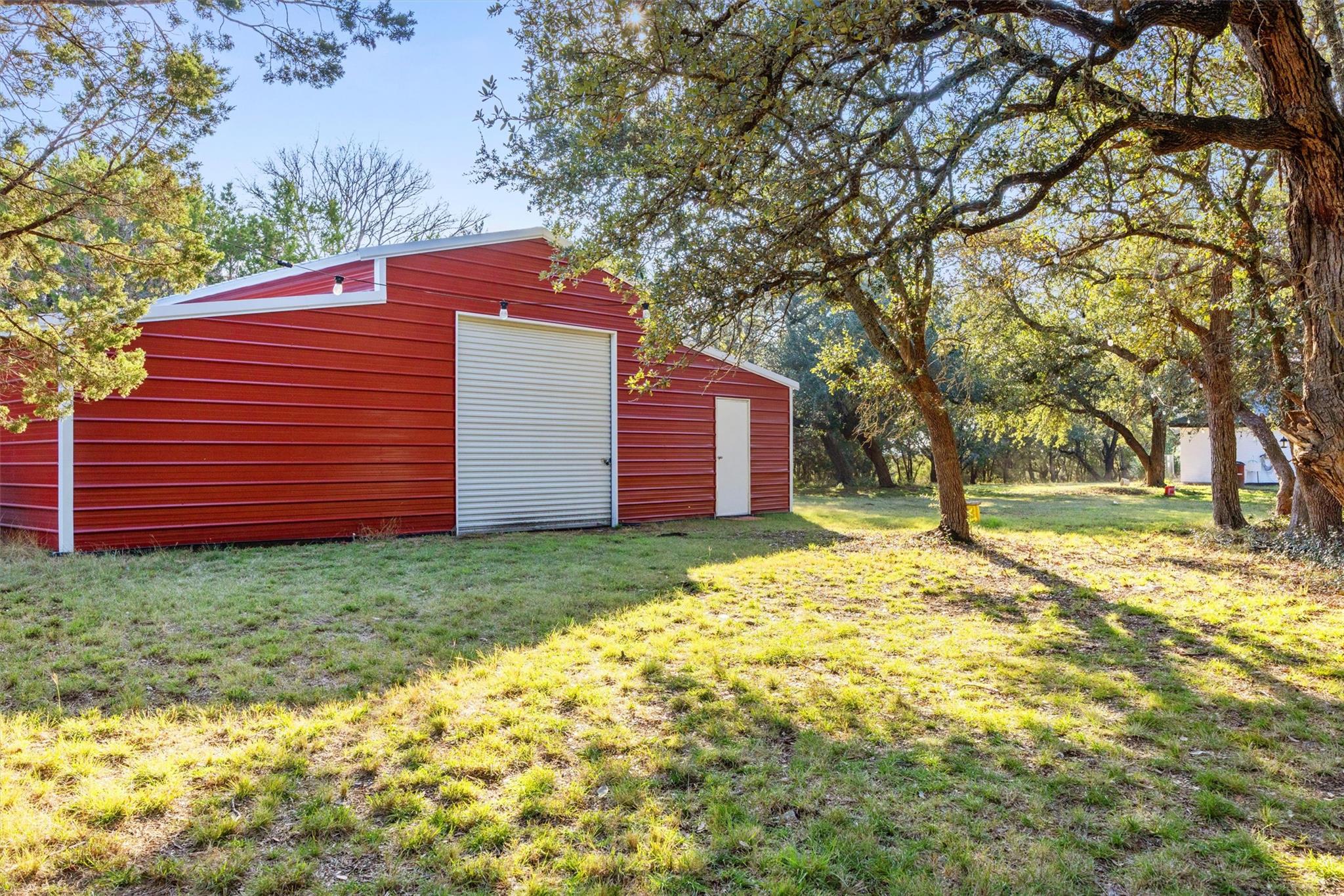 Image 32 of 40 For 1216 Honeysuckle Dr