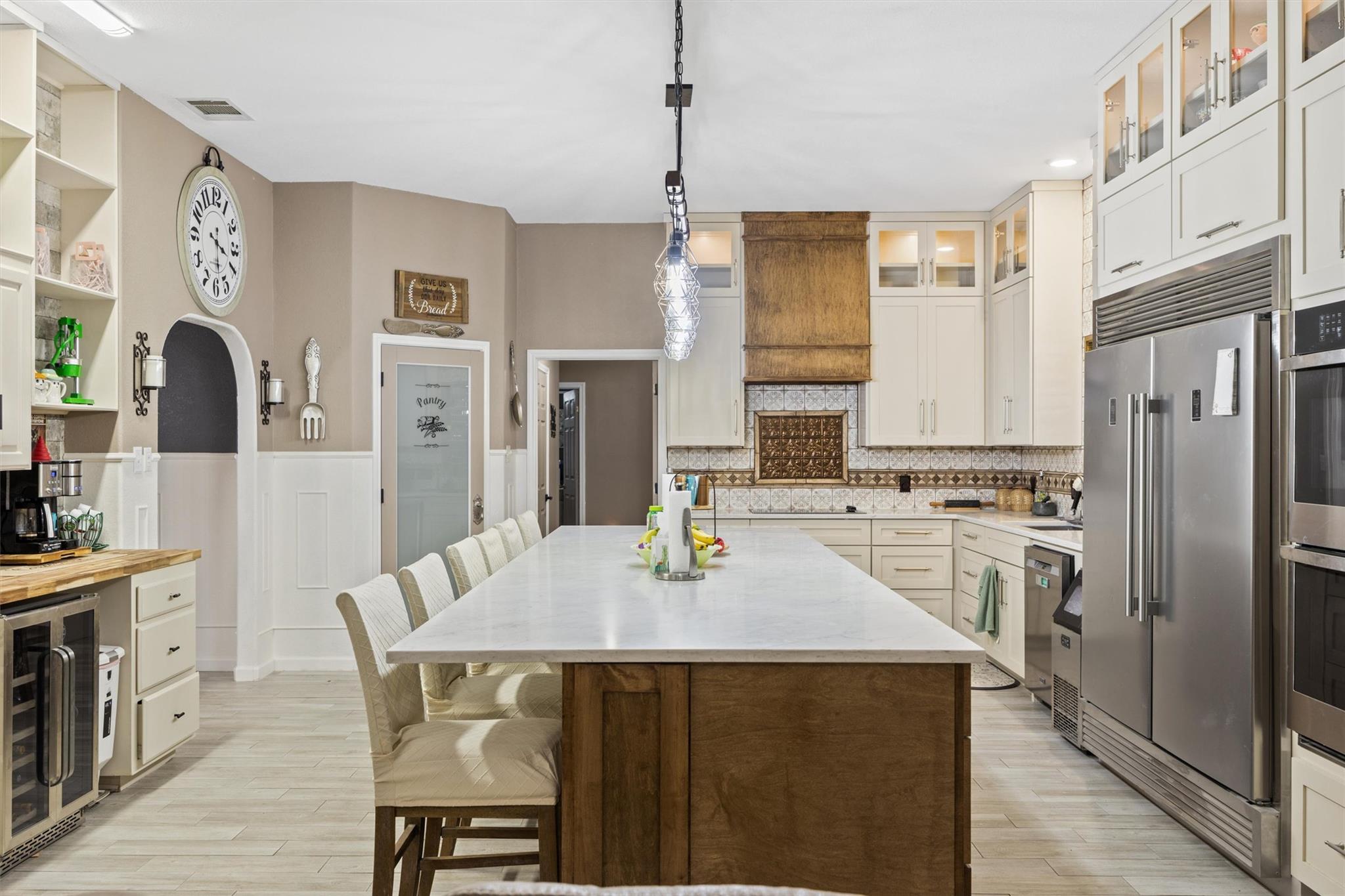 Image 7 of 40 For 1216 Honeysuckle Dr