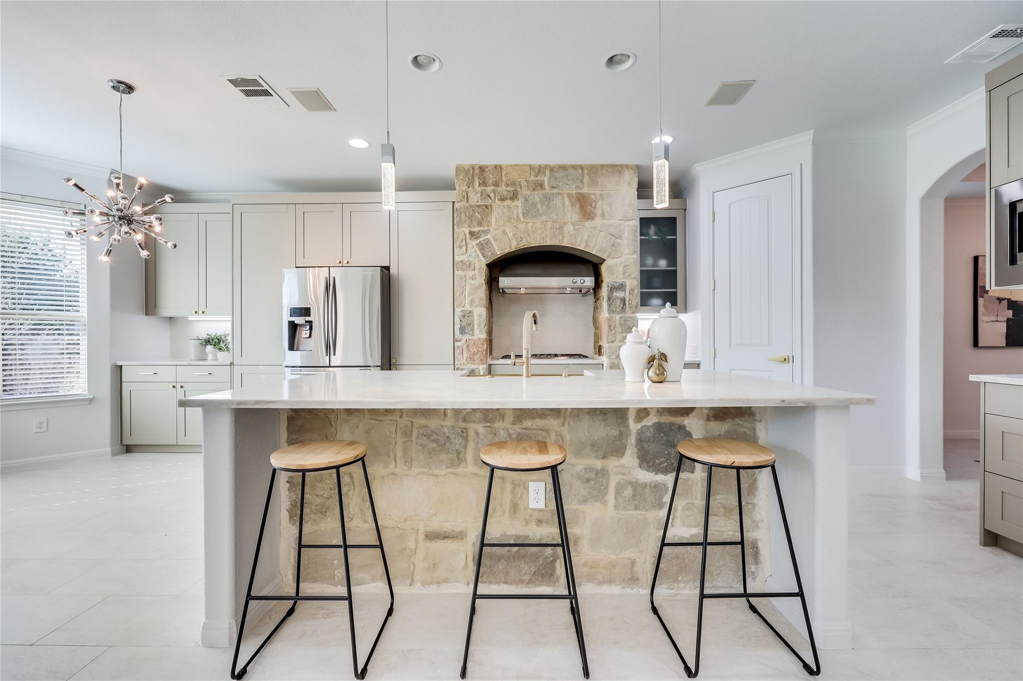 Image 11 of 40 For 3900 Avery Woods Ln