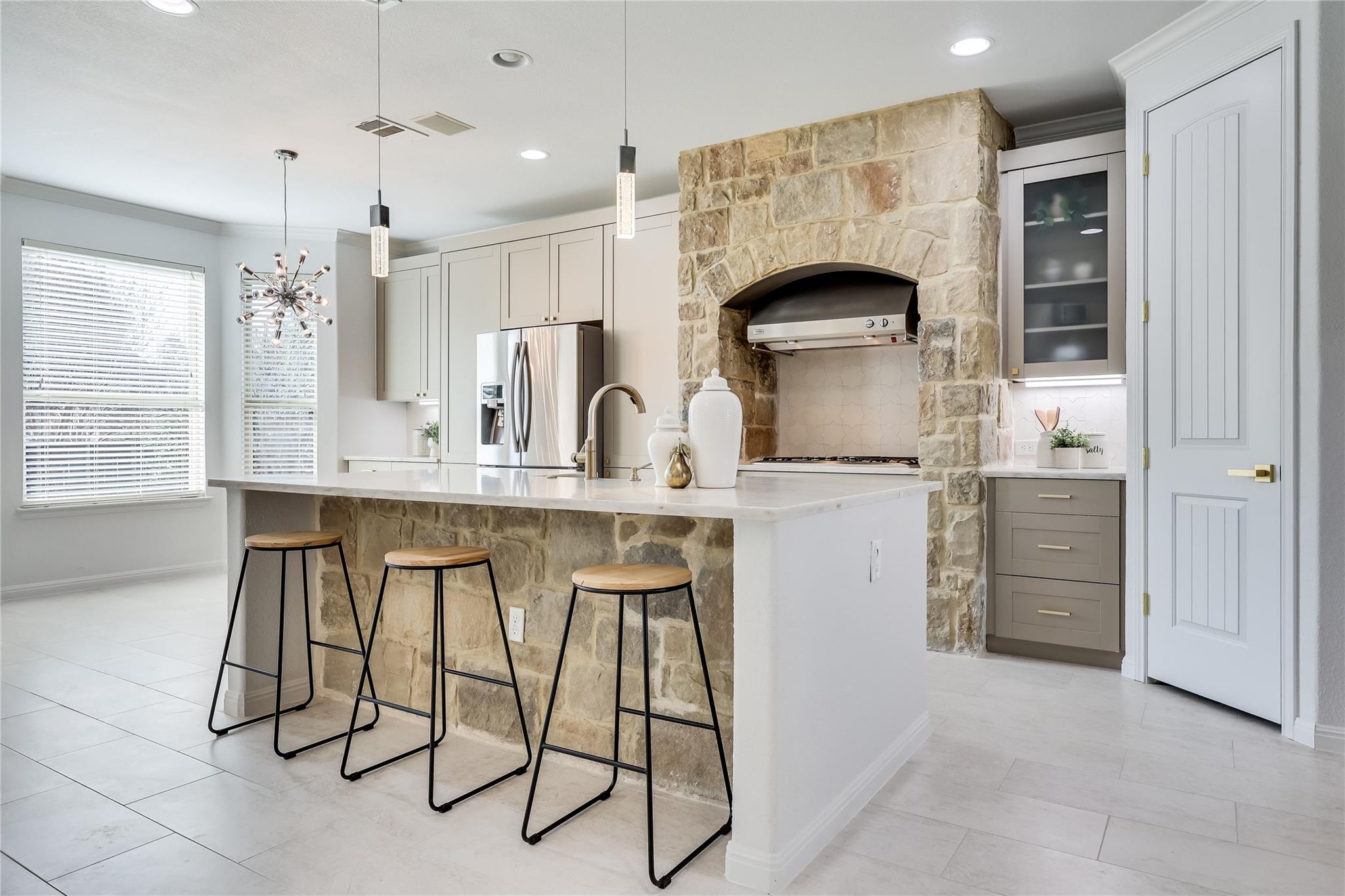 Image 12 of 40 For 3900 Avery Woods Ln