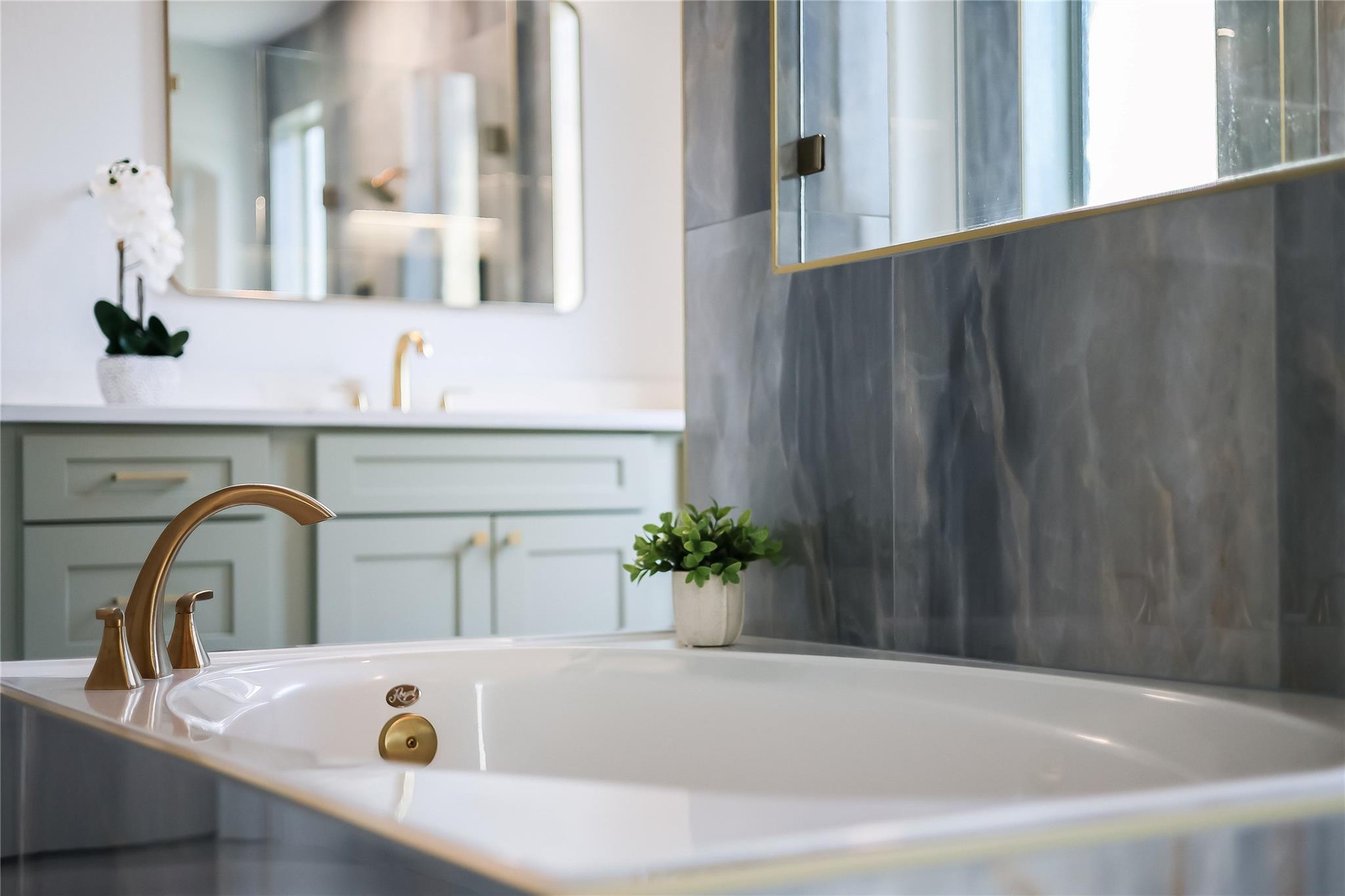 Image 24 of 40 For 3900 Avery Woods Ln