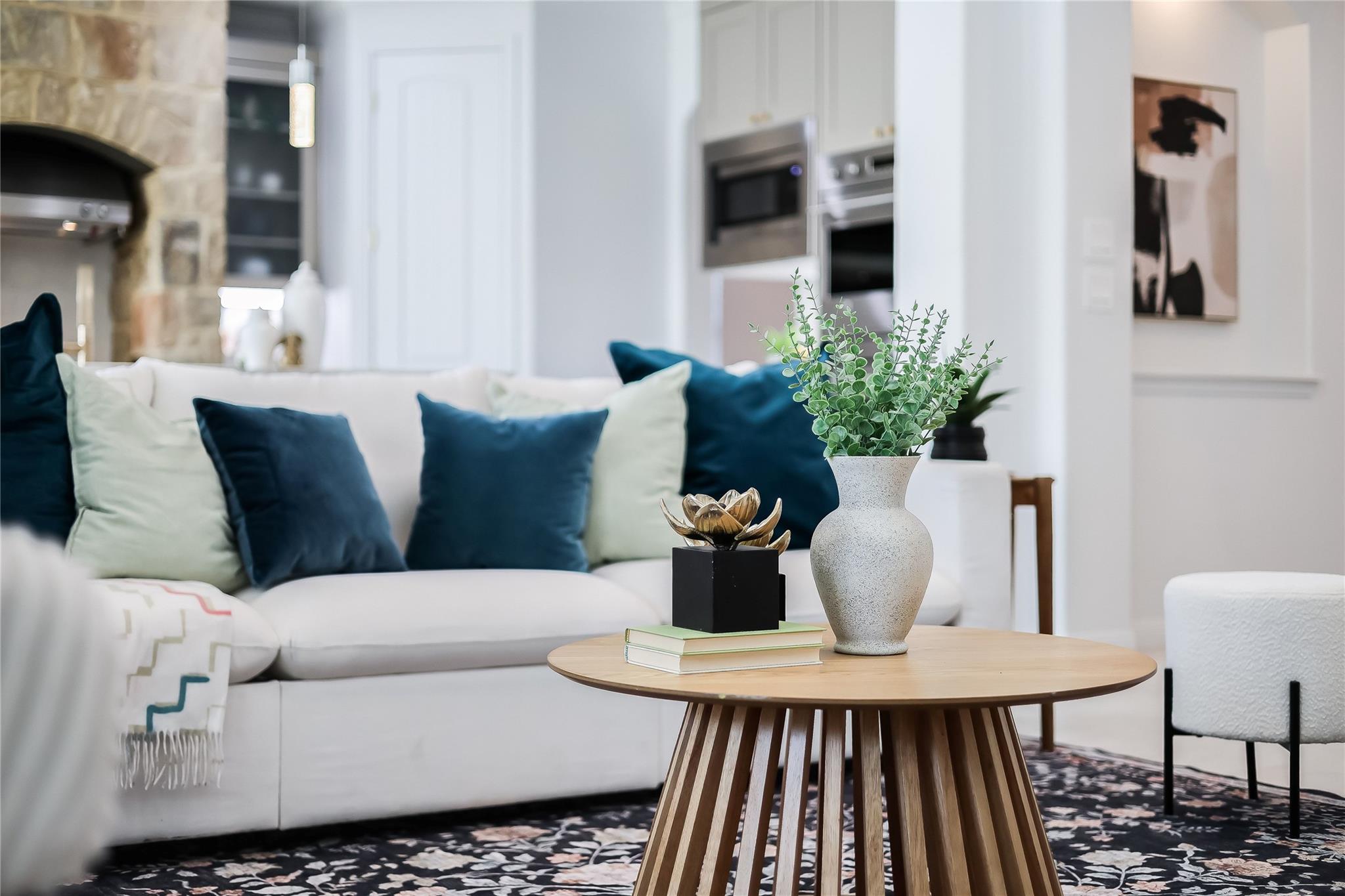 Image 5 of 40 For 3900 Avery Woods Ln