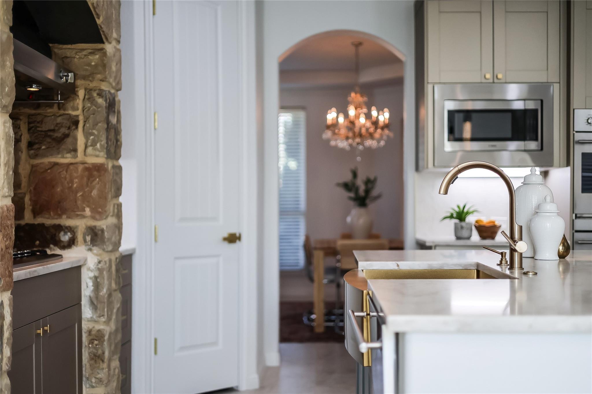 Image 9 of 40 For 3900 Avery Woods Ln