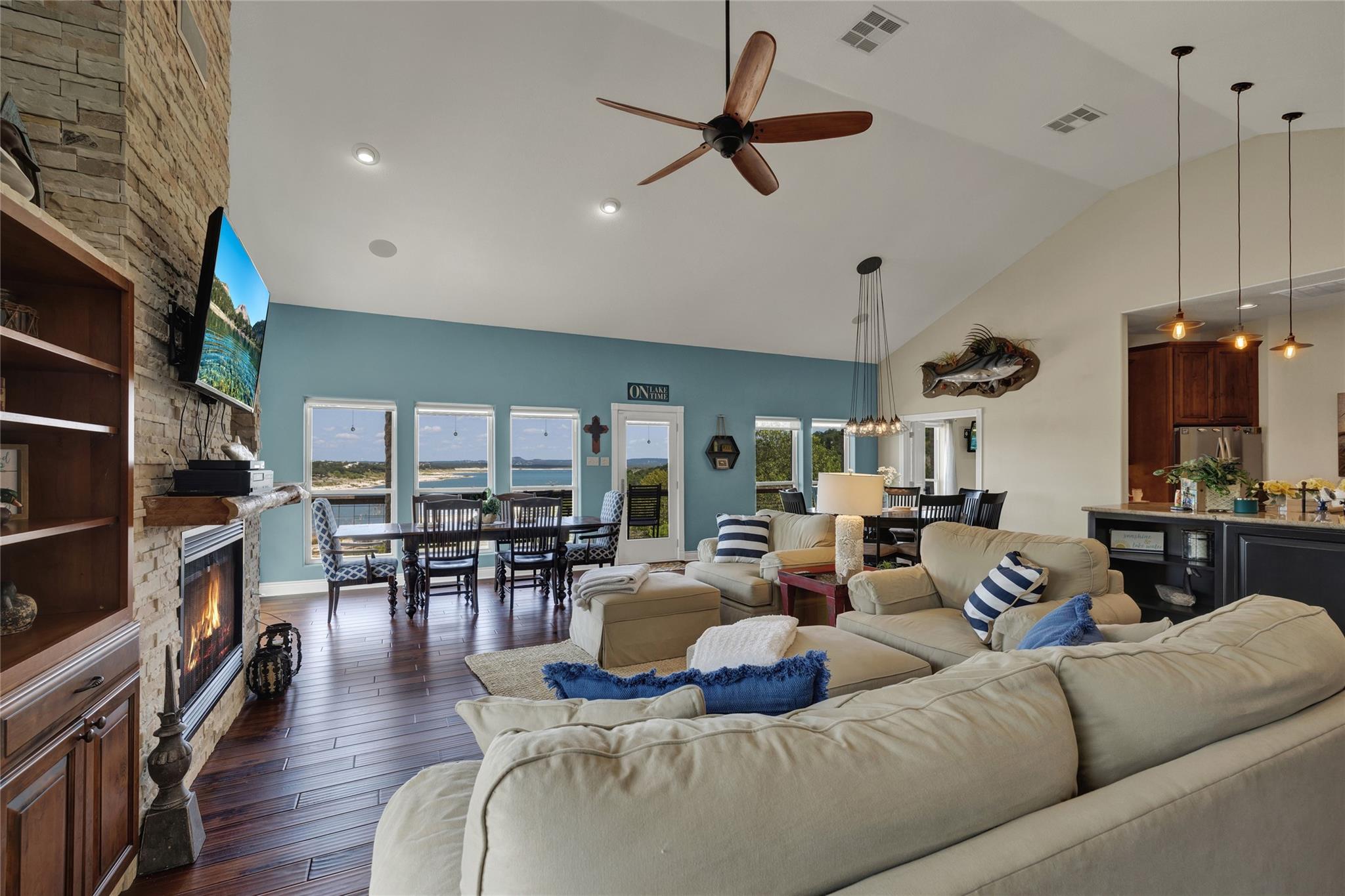 Image 11 of 40 For 2611 Westview Dr