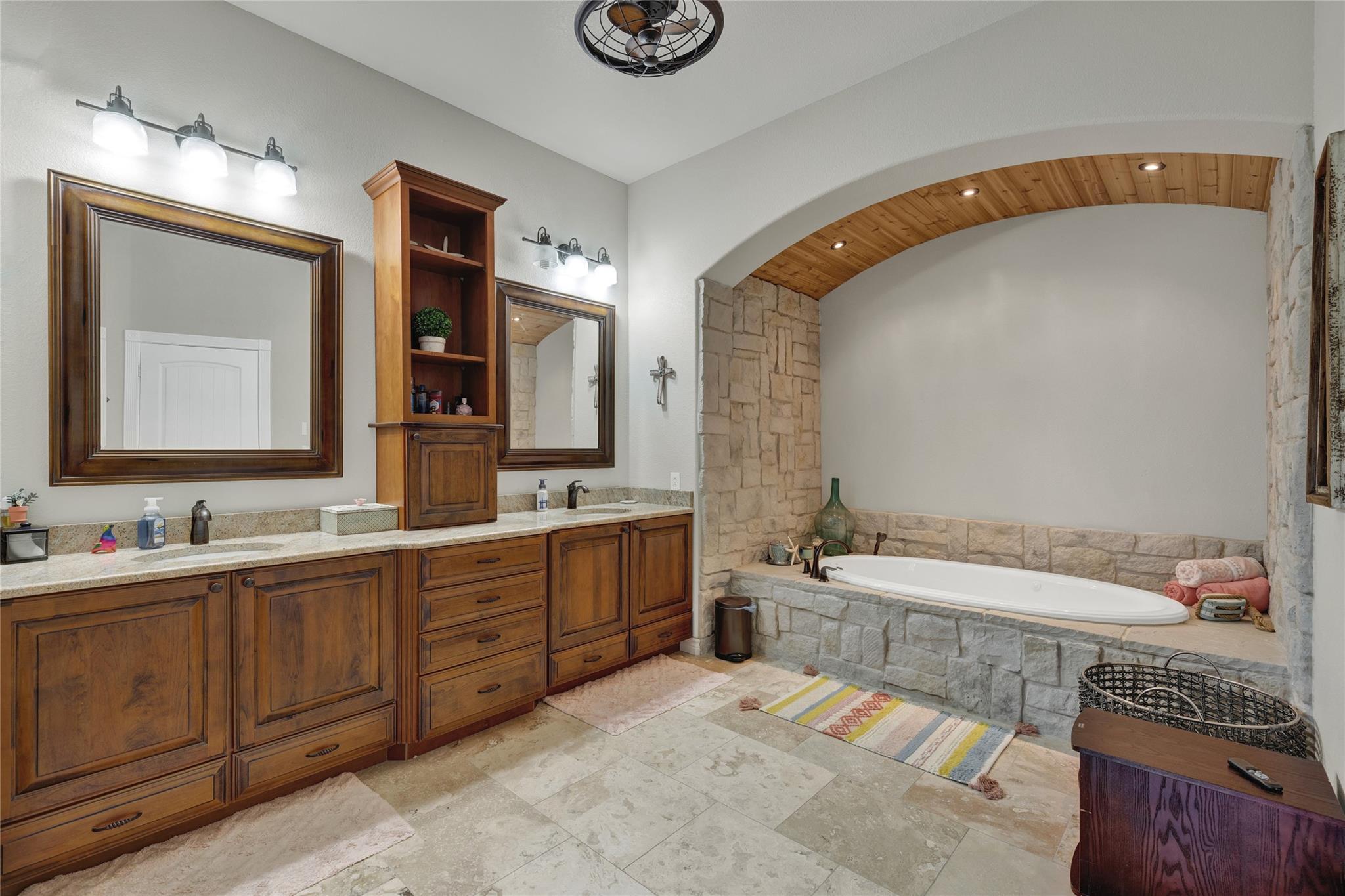 Image 14 of 40 For 2611 Westview Dr