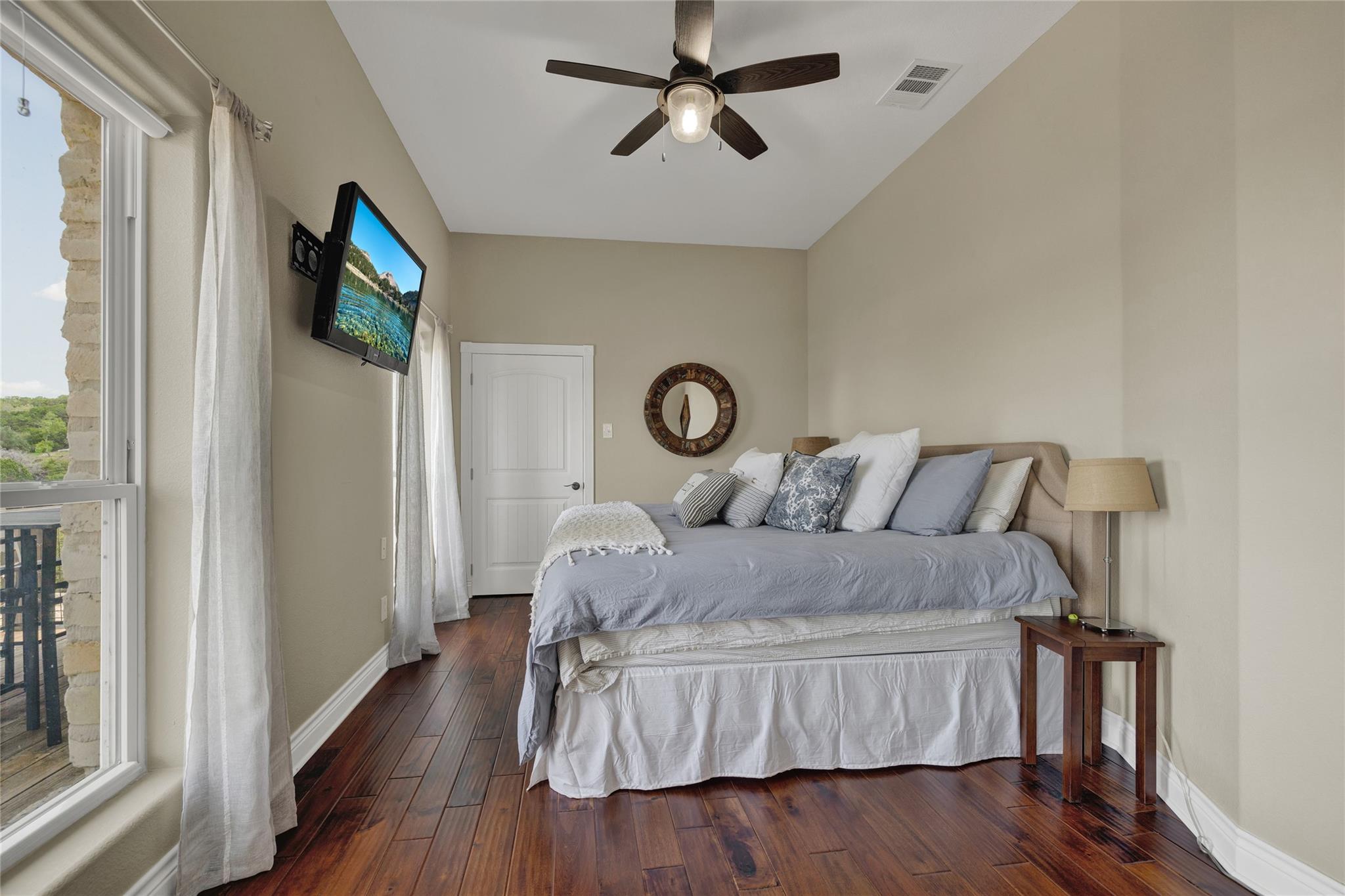 Image 16 of 40 For 2611 Westview Dr