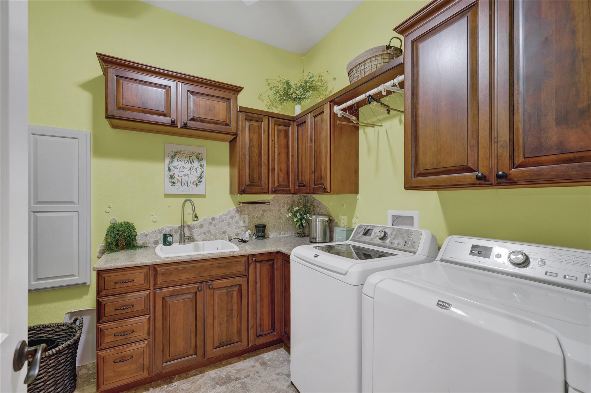 Image 18 of 40 For 2611 Westview Dr