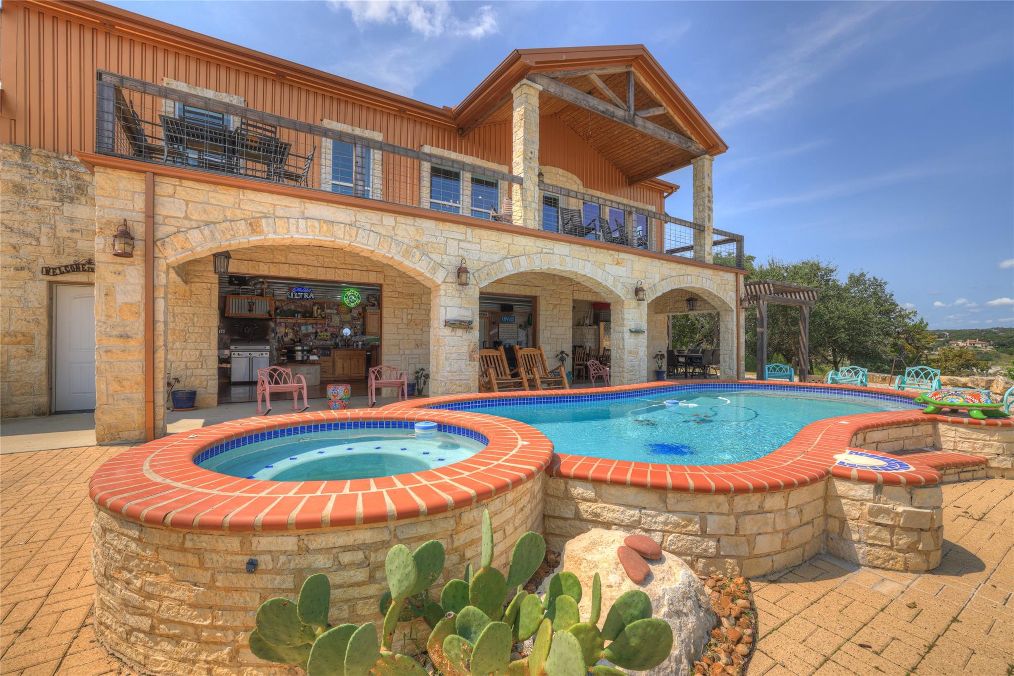 Image 2 of 40 For 2611 Westview Dr